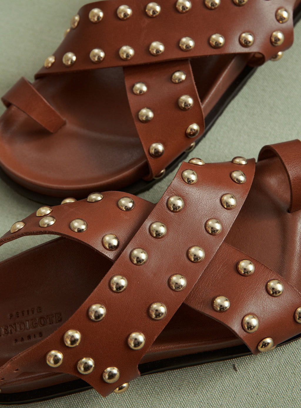 SANDALIAS COLIBRI MARRÓN TACHUELAS PETITE MENDIGOTE
