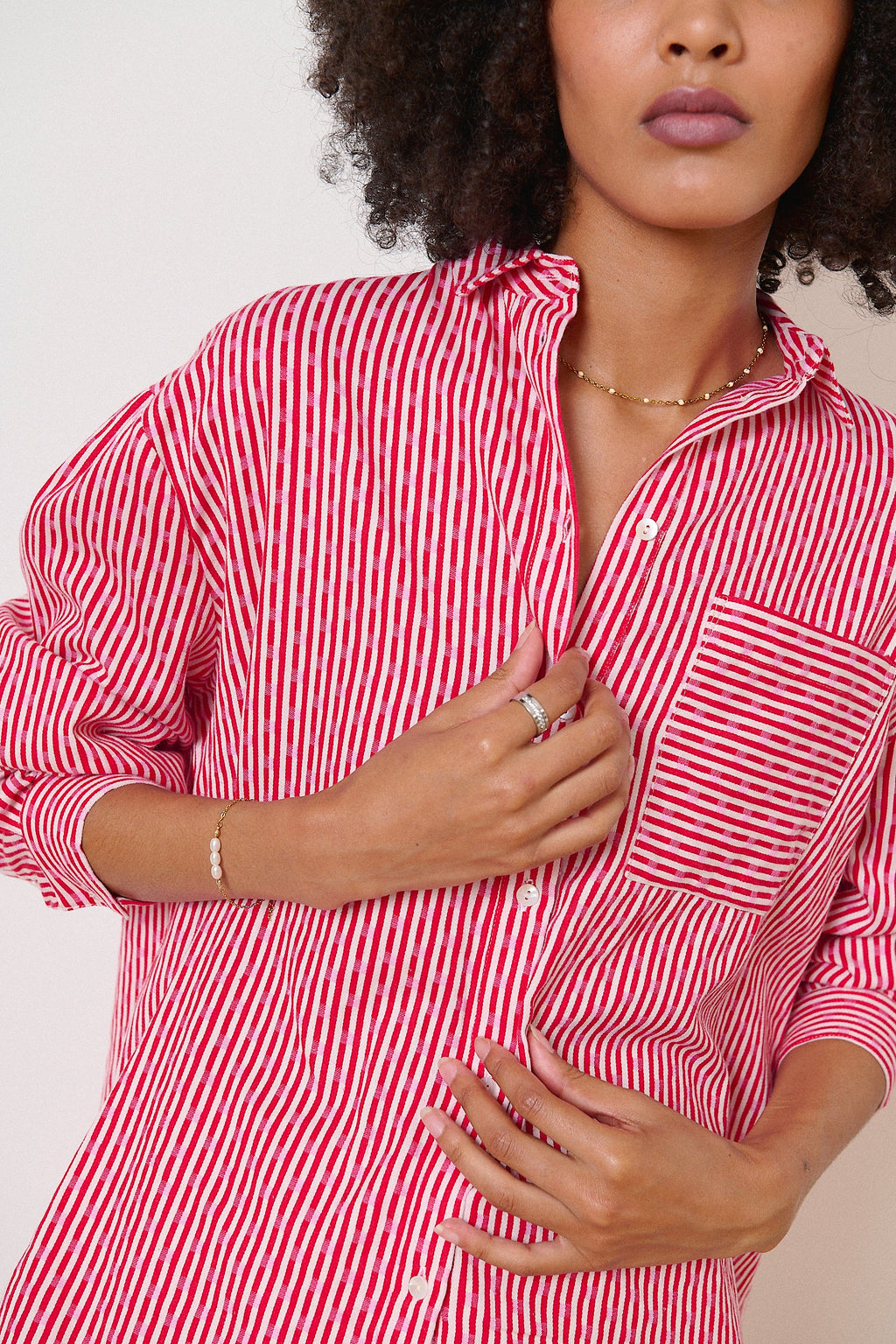 Chemise originale marque Paris Garance Paris haut à rayures rouges avec poche poitrine coupe fluide collection été printemps