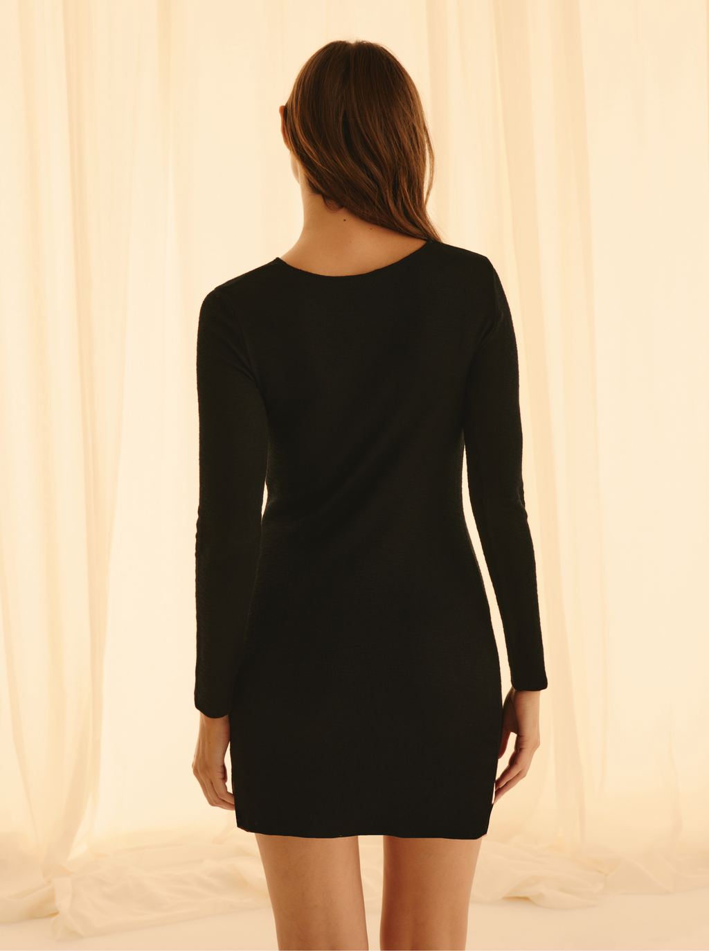 Mini vestido de noche corto y cálido