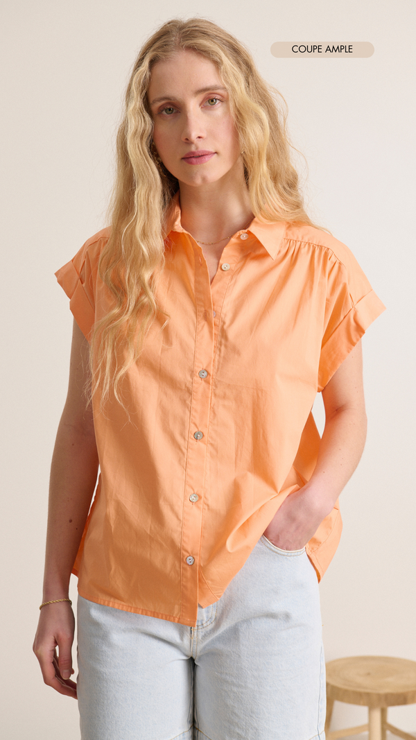 Camisa de popelina de verano naranja empolvado, botones nacarados, aberturas fruncidas en los hombros 
