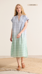Robe midi ample en coton naturel col V fronces épaules et dos robe doublée motifs dip dye bleu et vert 
