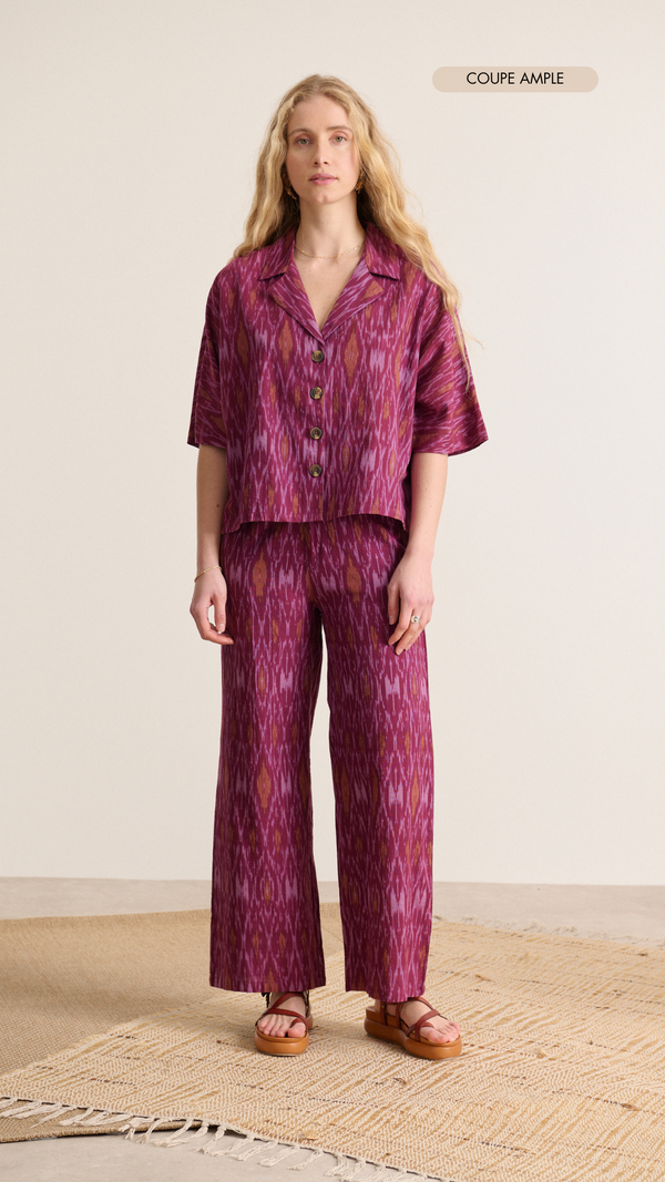 Short-sleeved shirt top with pajama collar, loose fit, garnet color and IKAT fabric 
