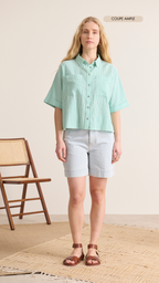 Chemise verte à manches courtes, coupe large avec poches pratiques pour un look décontracté