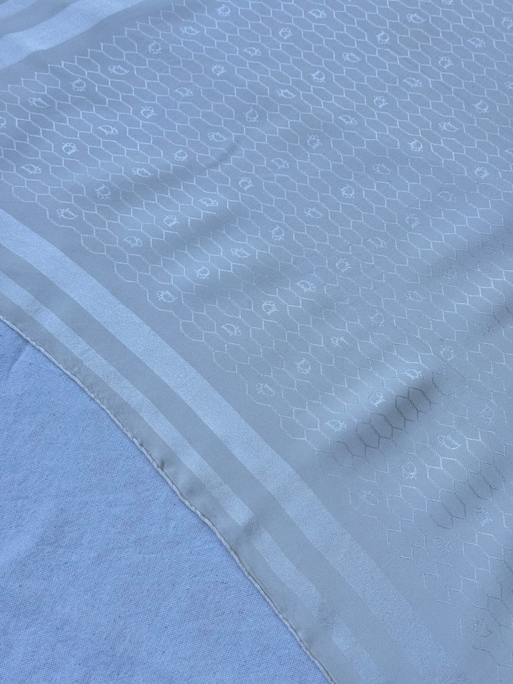 Foulard Christian Dior Vintage – Monogramme Ton Sur Ton