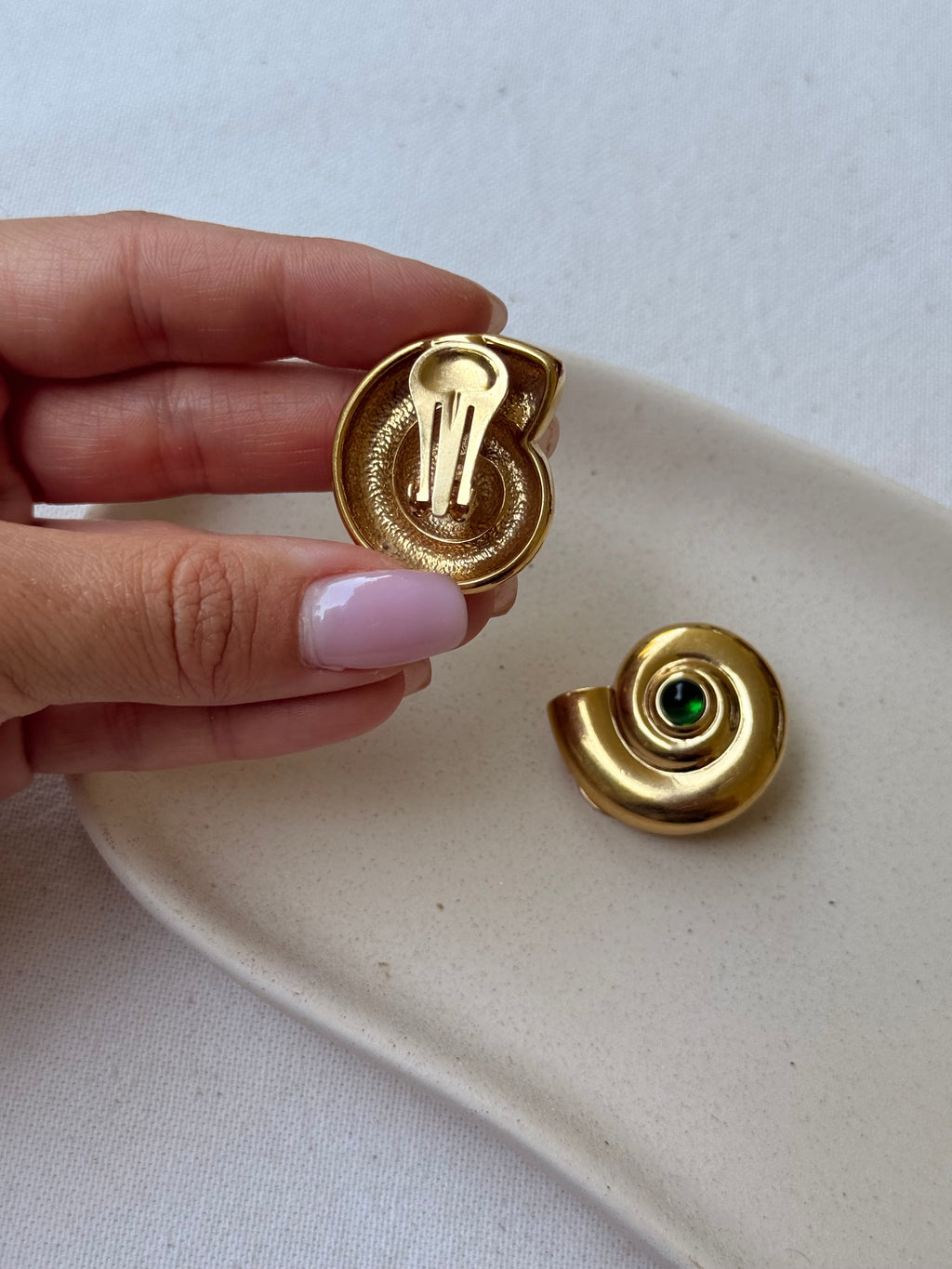 Pendientes Vintage - Conchas Doradas Y Strass Verde