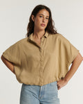Women's jeans in light blue denim, straight cut, high waist, soft and comfortable material suitable for all body shapes.