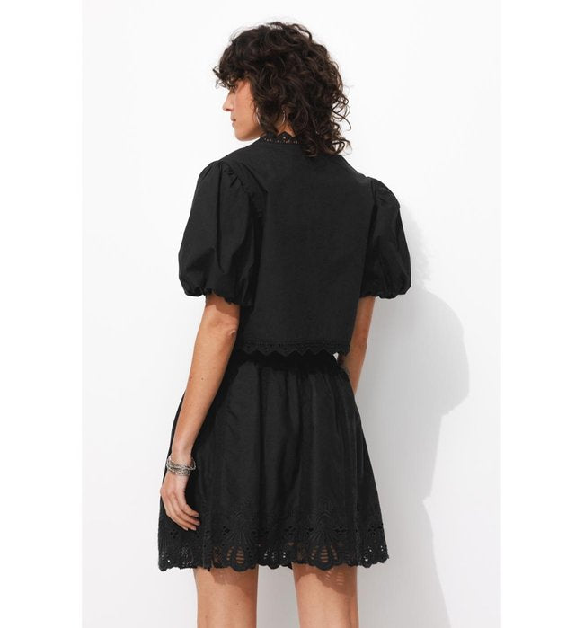 Falda corta con bordado inglés - Uni Dark Black