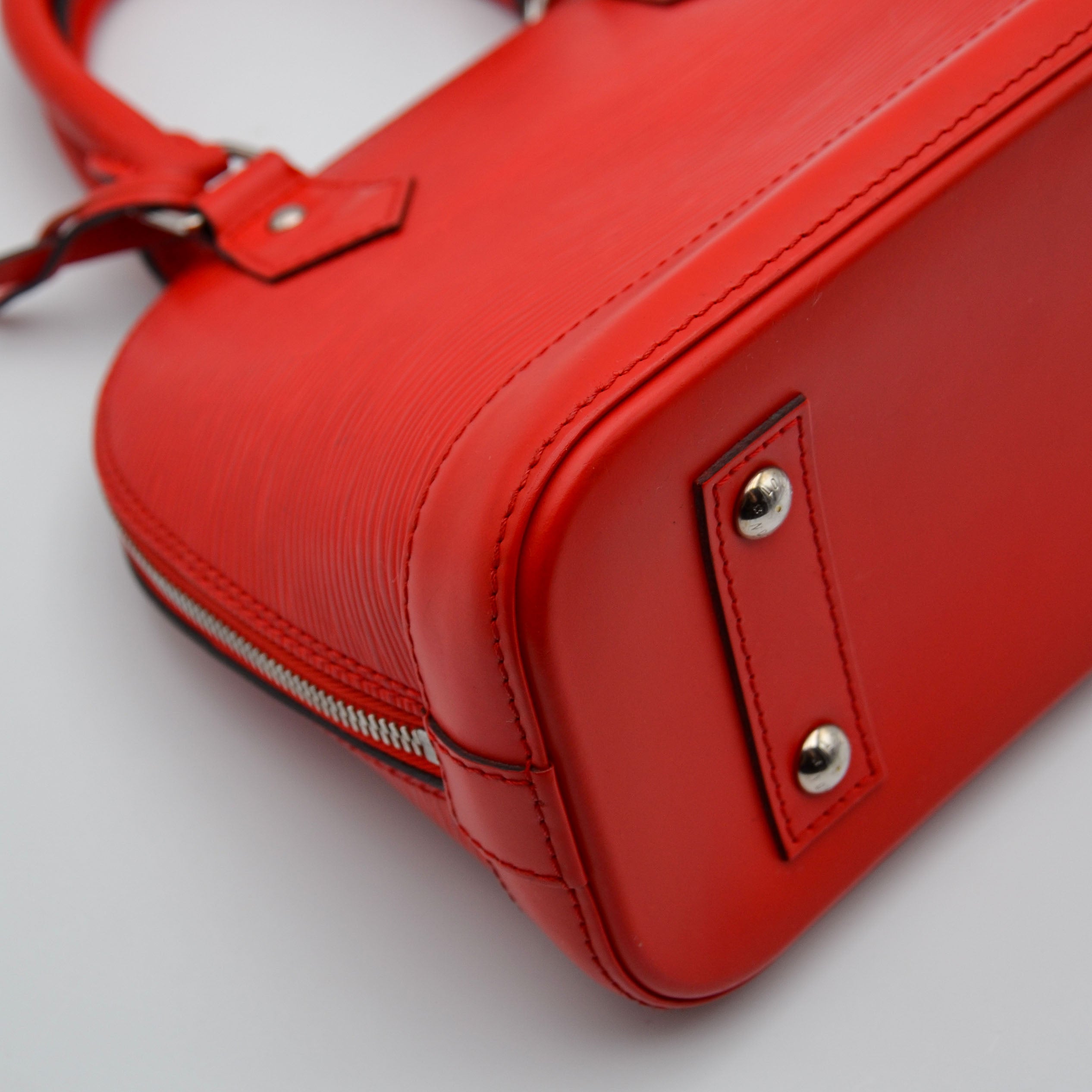 Louis Vuitton Alma Bb Epi Cuero Amapola