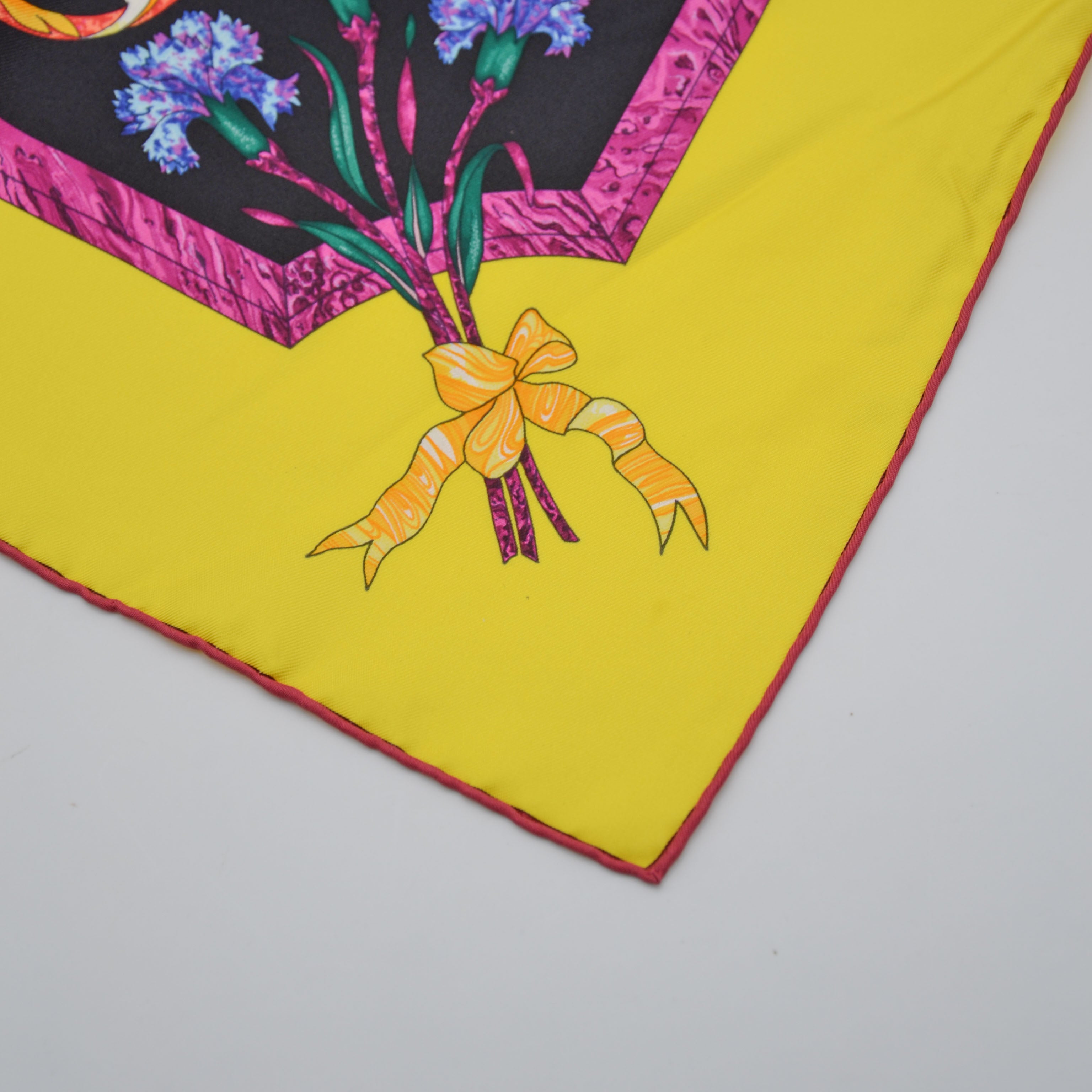 Foulard Hermès Soie Motif Floral