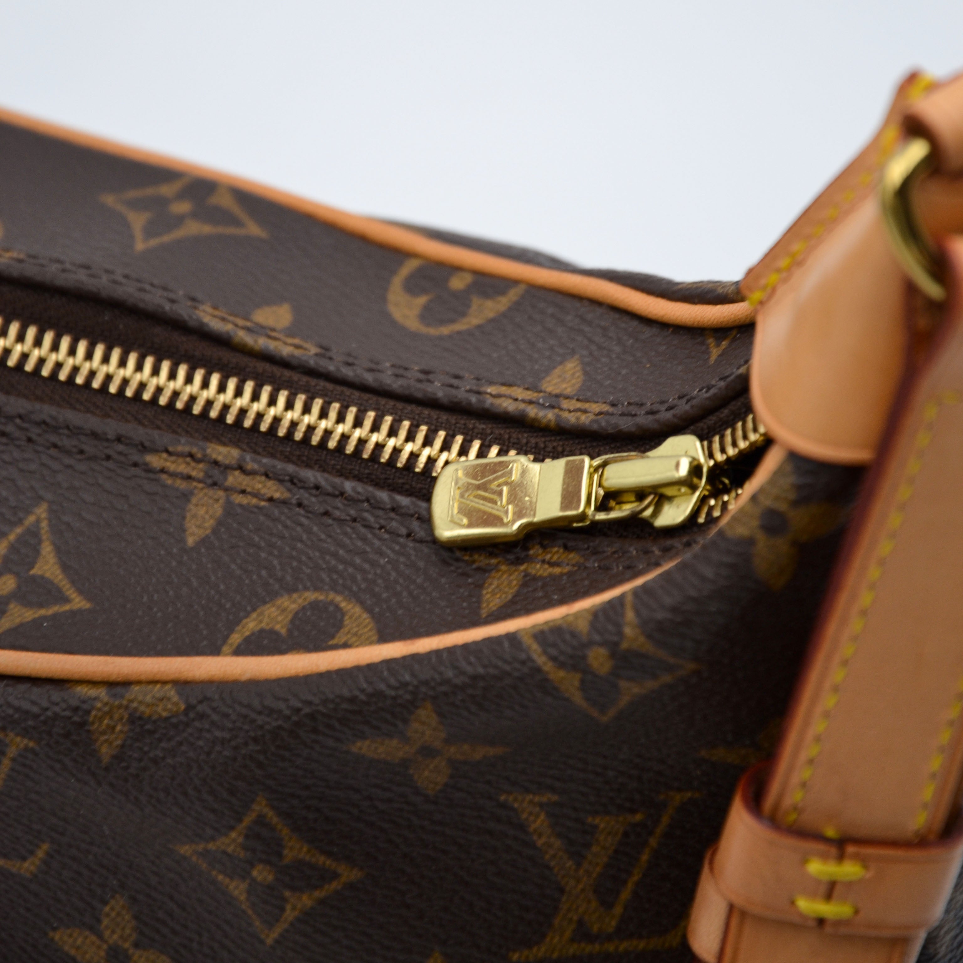 Louis Vuitton Boulogne 30 Monogramme