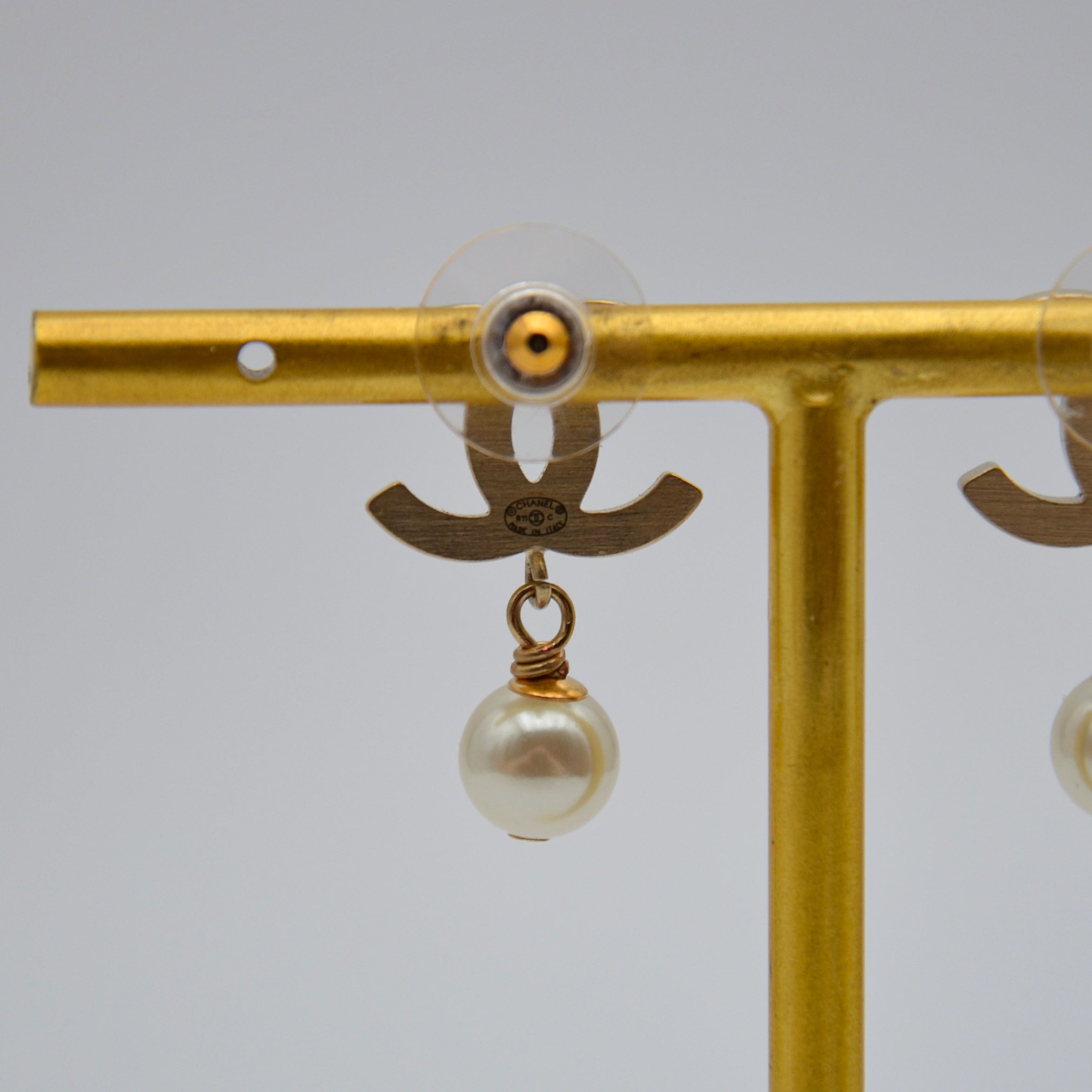 Pendientes Chanel CC Esmalte Rosa y Perla Colgante
