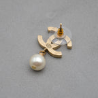 Pendientes Chanel CC Esmalte Rosa y Perla Colgante
