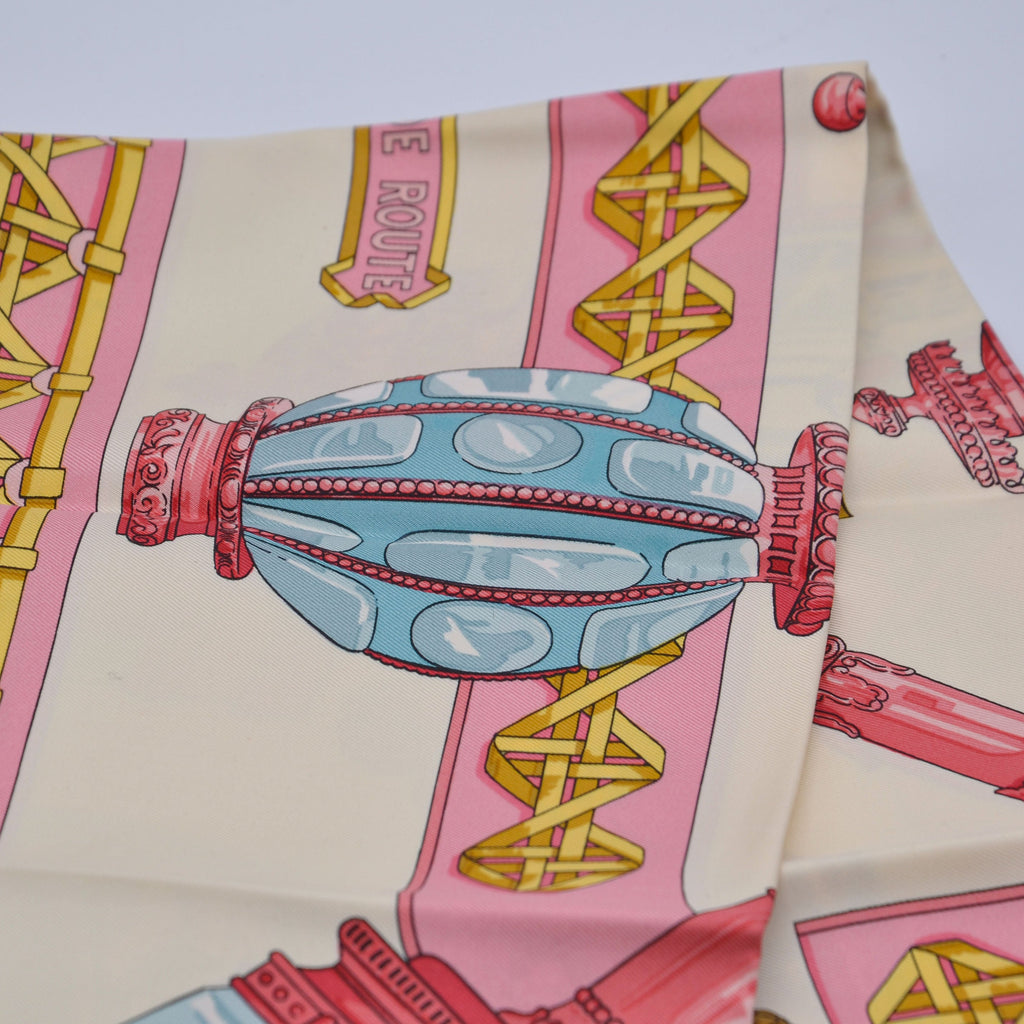 Hermès Carré 90 « Feux De Route »