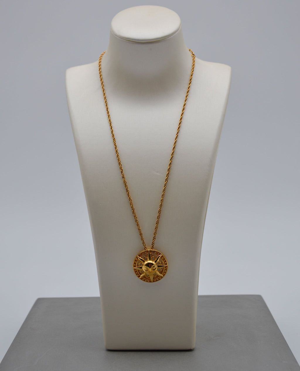 Christian Dior Collier Pendentif Soleil Félin Vintage