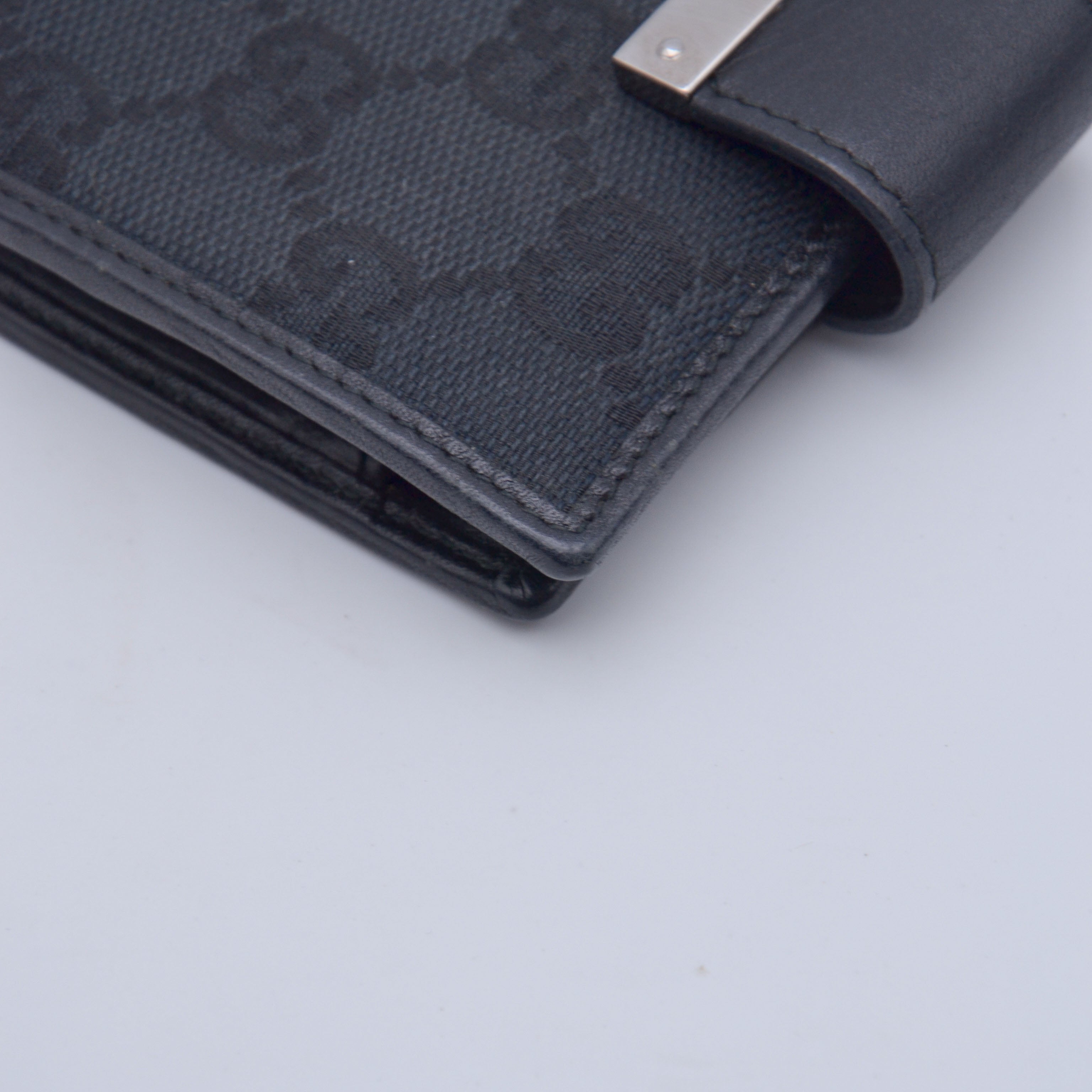 Cartera compacta con monograma Gucci Gg