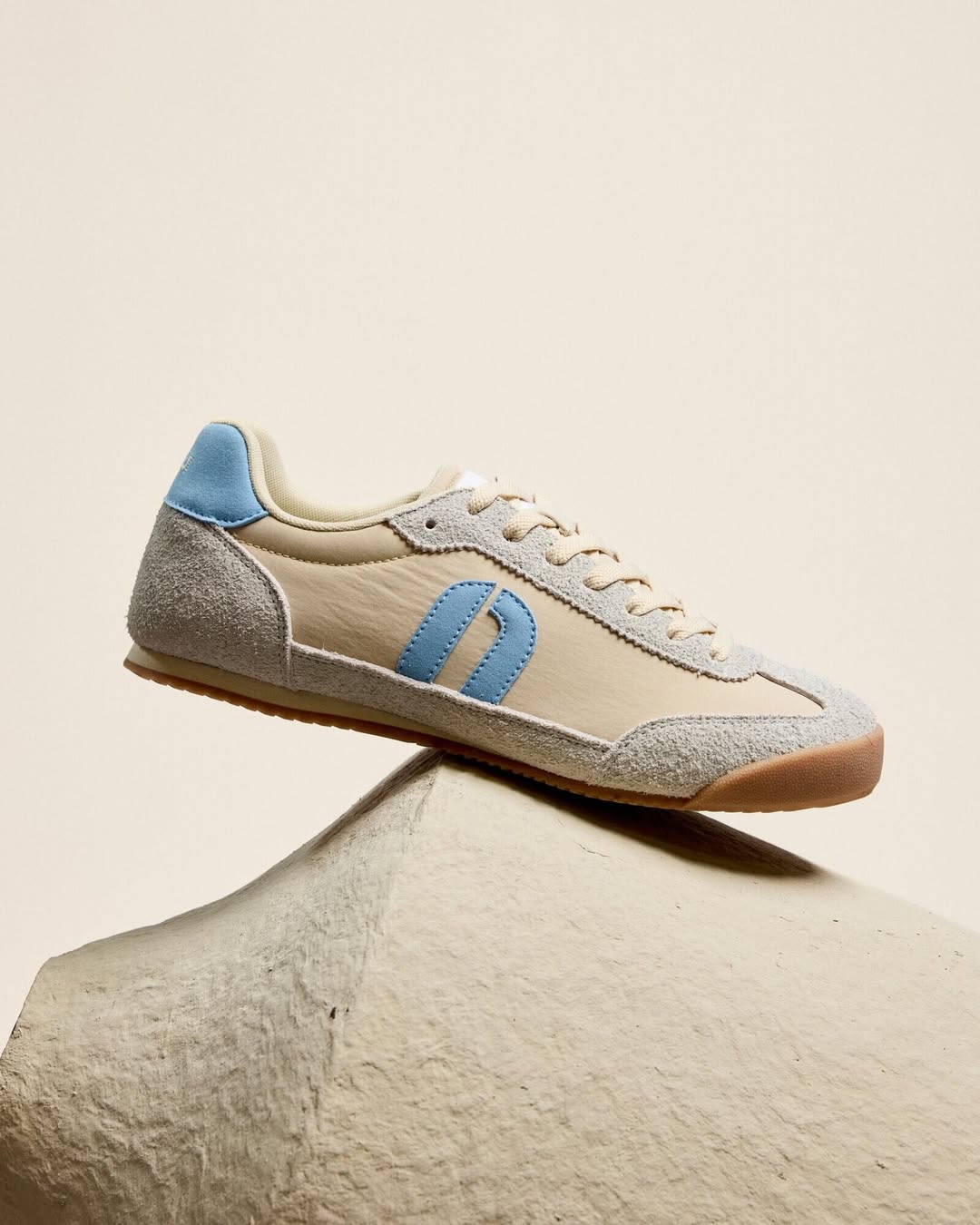 Riya Low Top Sneakers - Beige Blue
