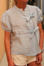 Blusa Célestine de lino azul cielo