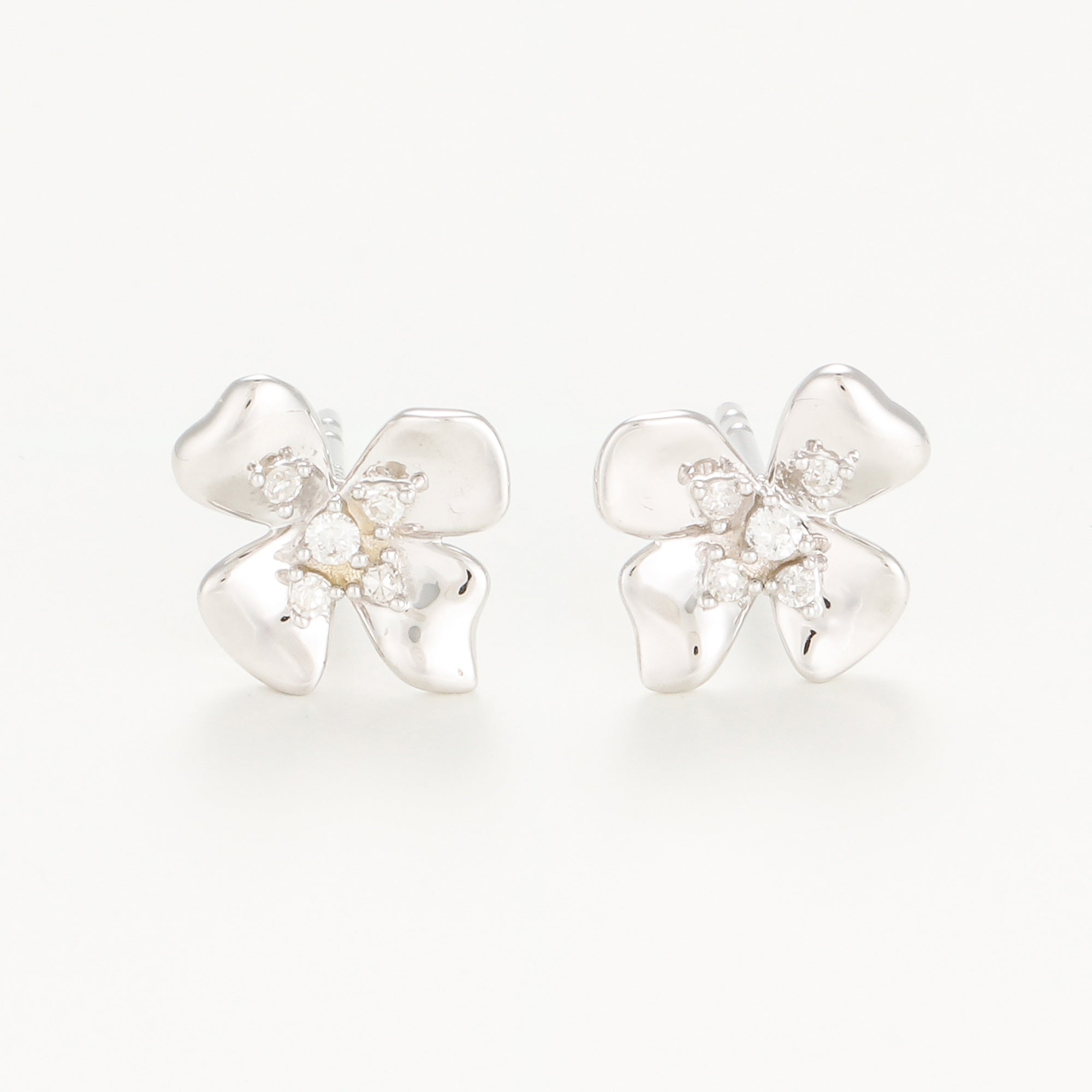 "Pistil" Earrings D0.05/18 - 375/1000 White Gold