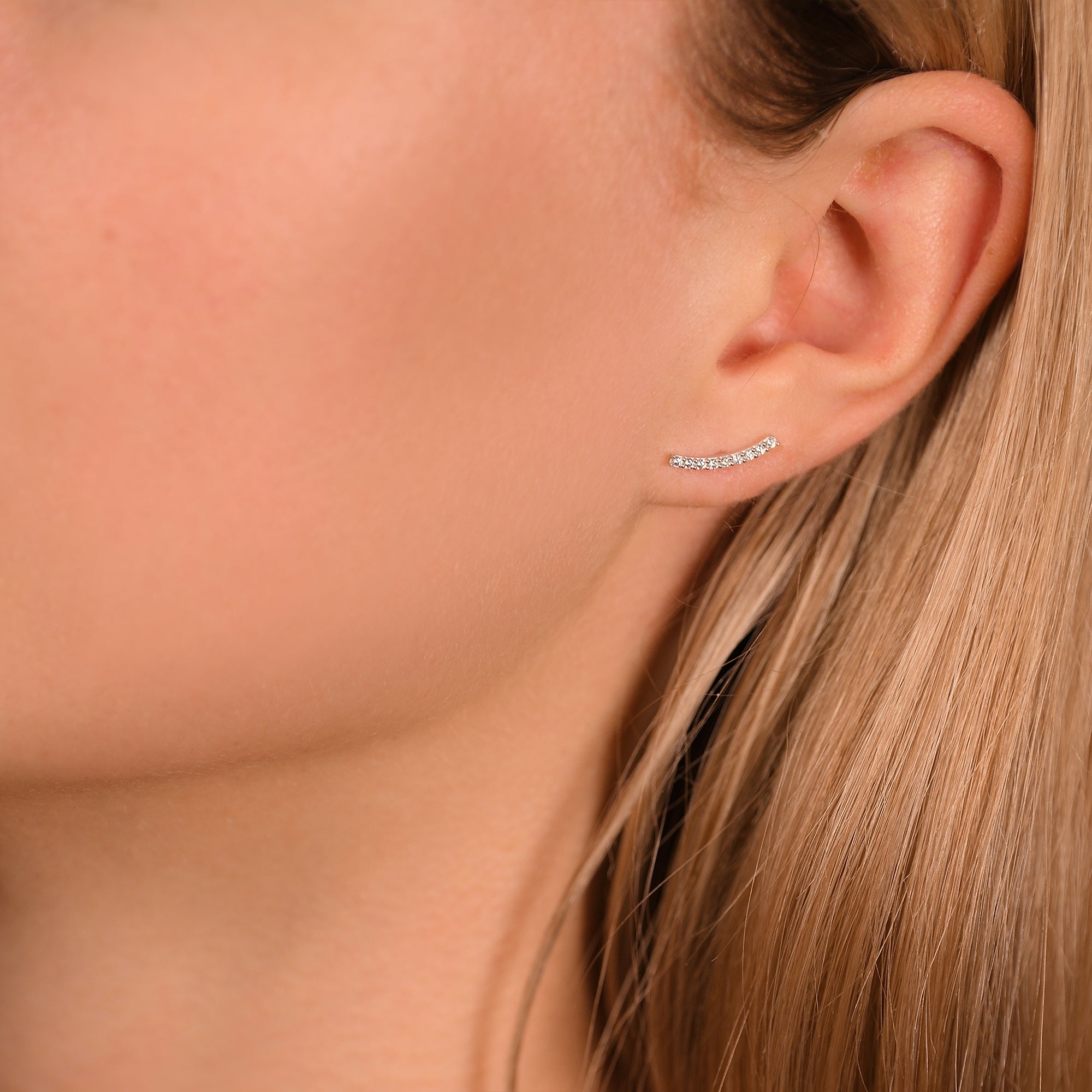 “Climbing Wonders” Earrings 375/1000 White Gold