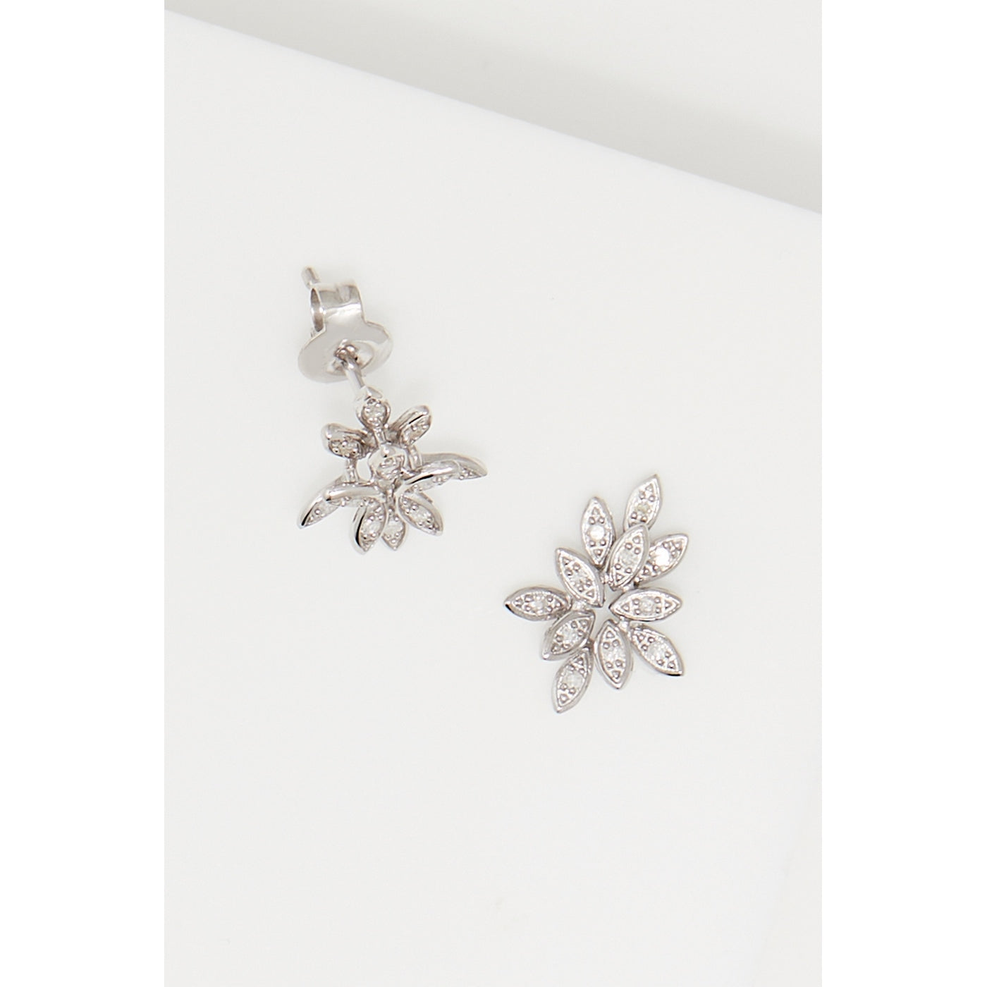 Boucles D'Oreilles "Bouquet" D0,12/22 - Or Blanc 375/1000