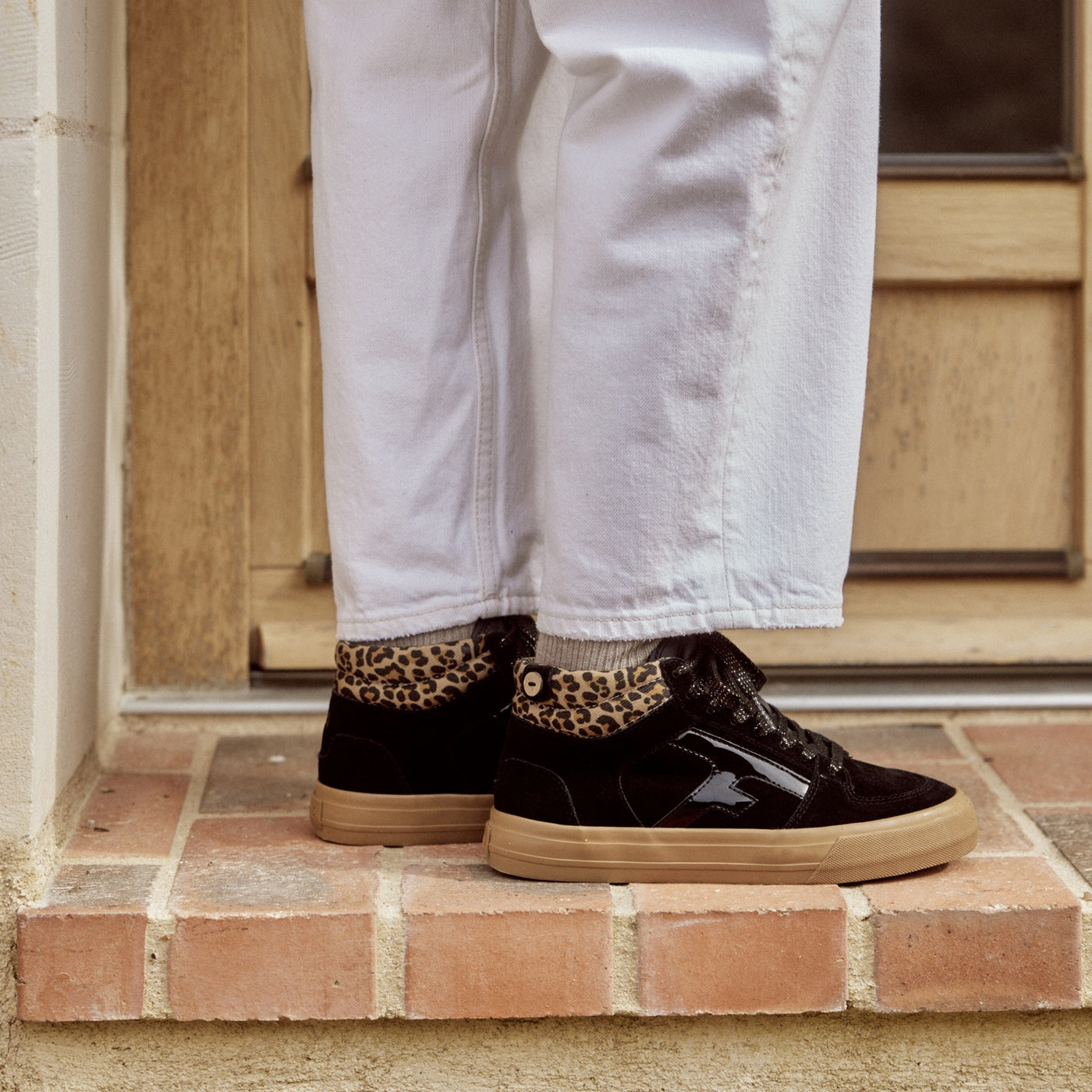 Walnut Mid Black Trainers - Women