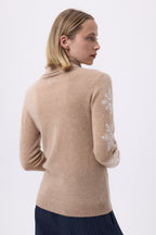 Stehkragenpullover mit Schneeflocken auf den Ärmeln F Flocon – Cremeweiß – Damen