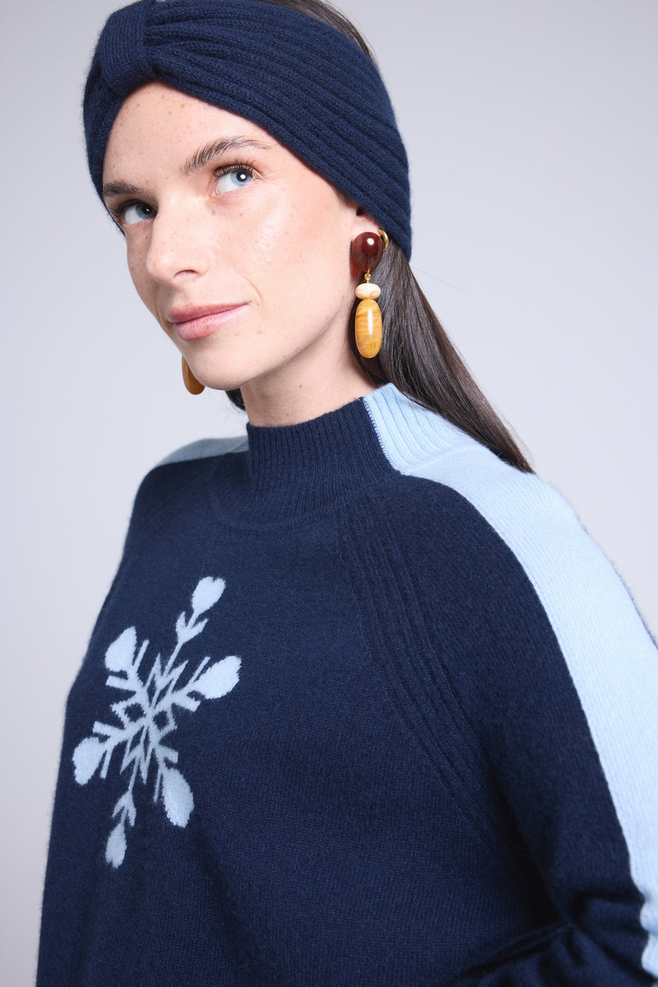 Trui met opstaande kraag en grote sneeuwvlok Flora - Marineblauw en hemelsblauw - Dames - 100% kasjmier