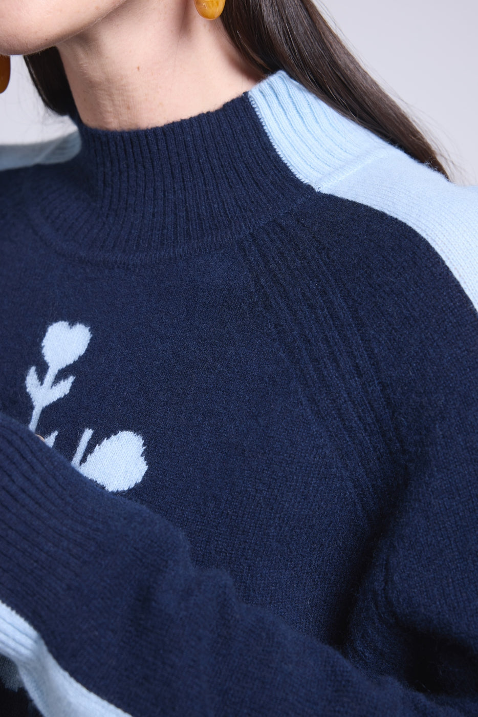 Trui met opstaande kraag en grote sneeuwvlok Flora - Marineblauw en hemelsblauw - Dames - 100% kasjmier