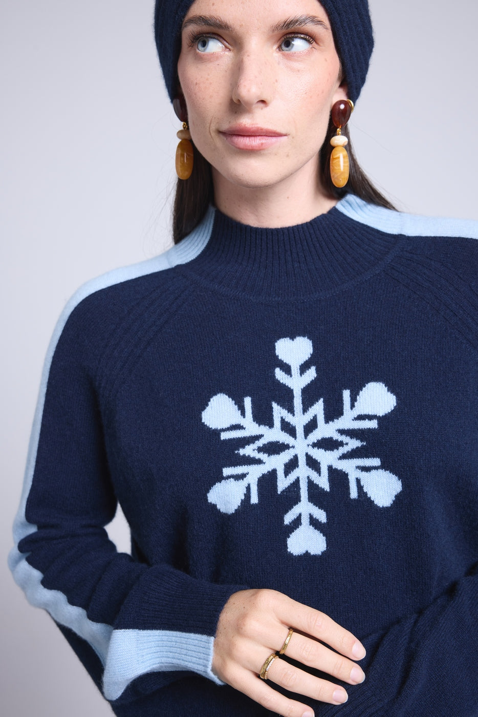 Trui met opstaande kraag en grote sneeuwvlok Flora - Marineblauw en hemelsblauw - Dames - 100% kasjmier