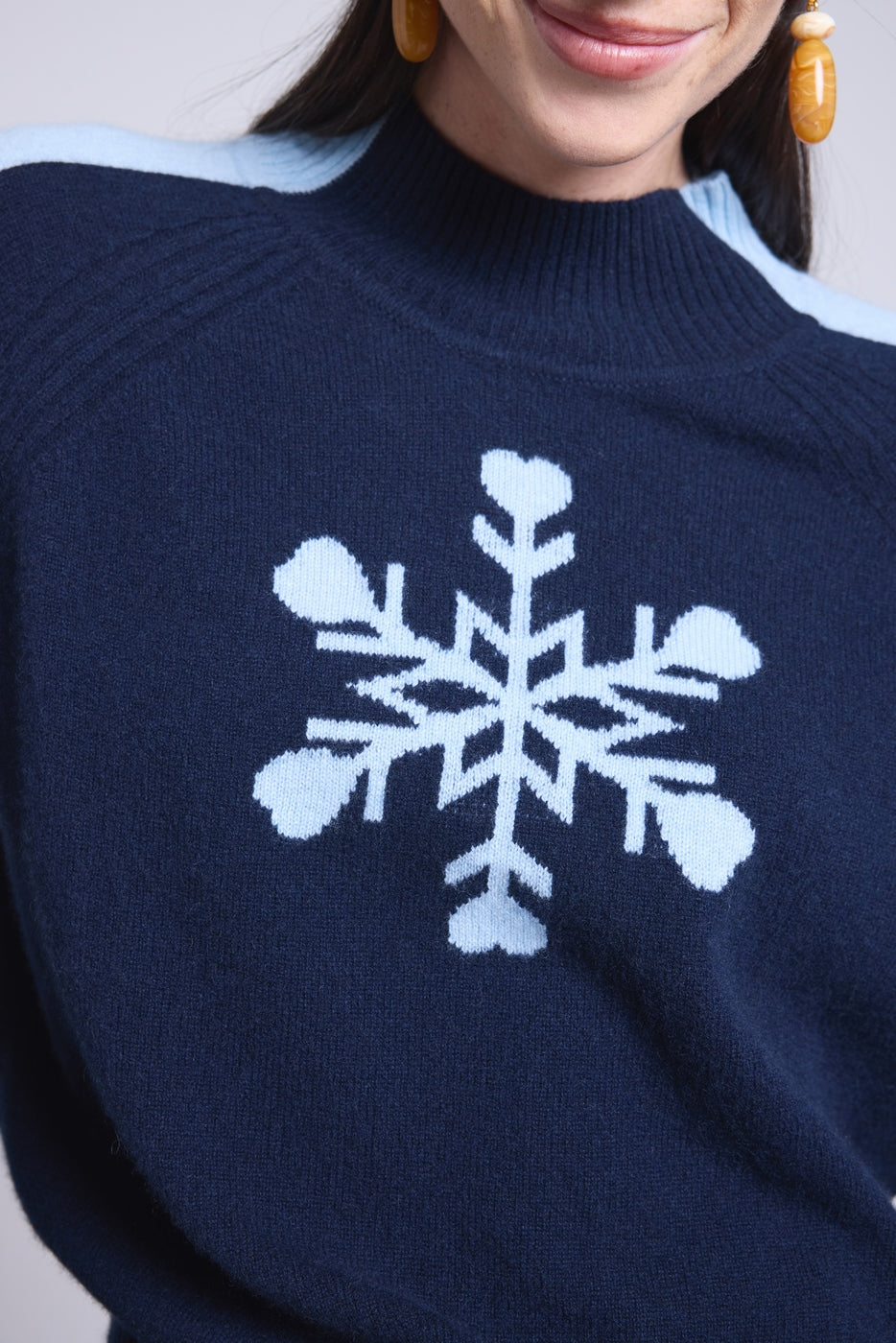 Trui met opstaande kraag en grote sneeuwvlok Flora - Marineblauw en hemelsblauw - Dames - 100% kasjmier