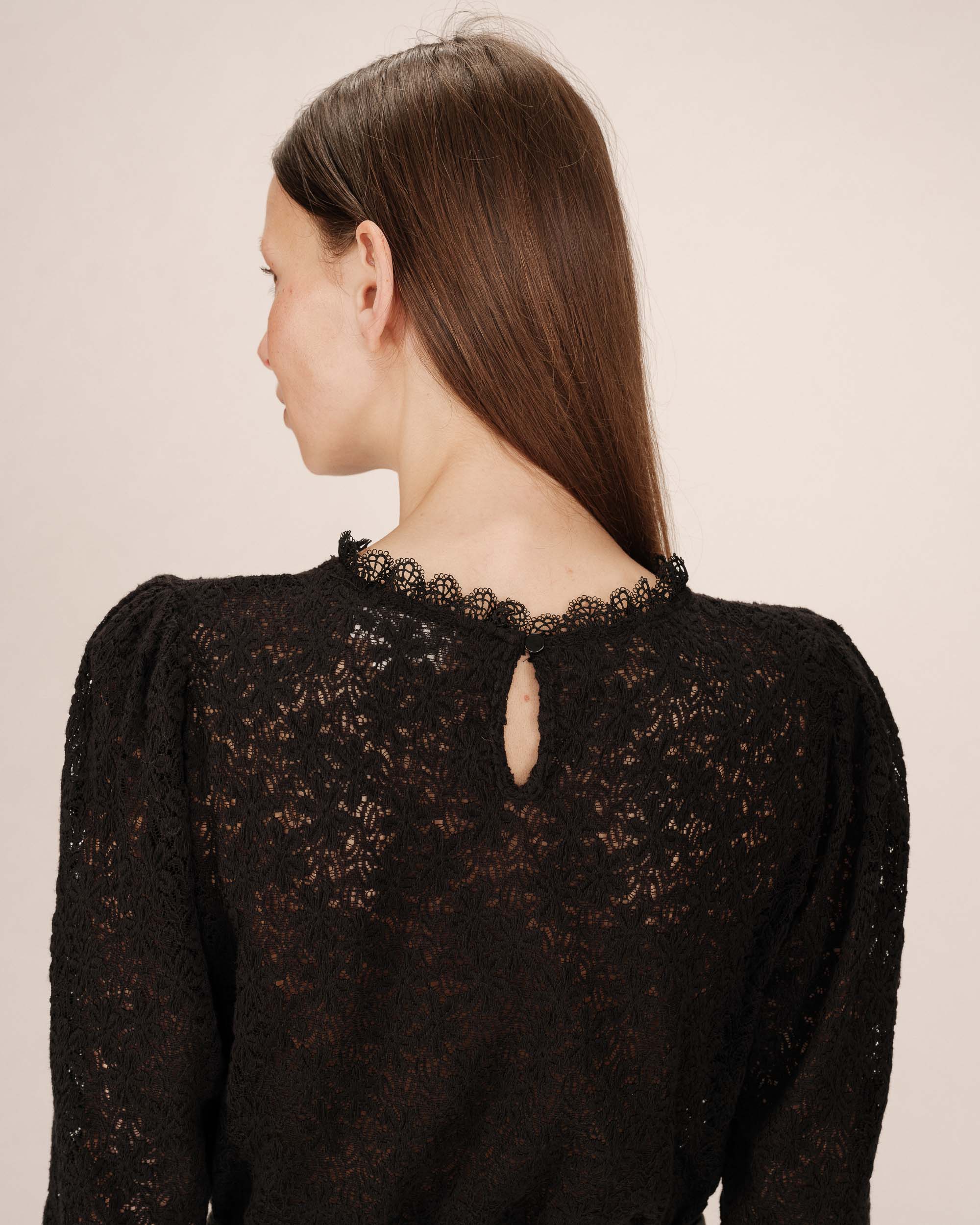Blusa Cuello Alto Negro Stella