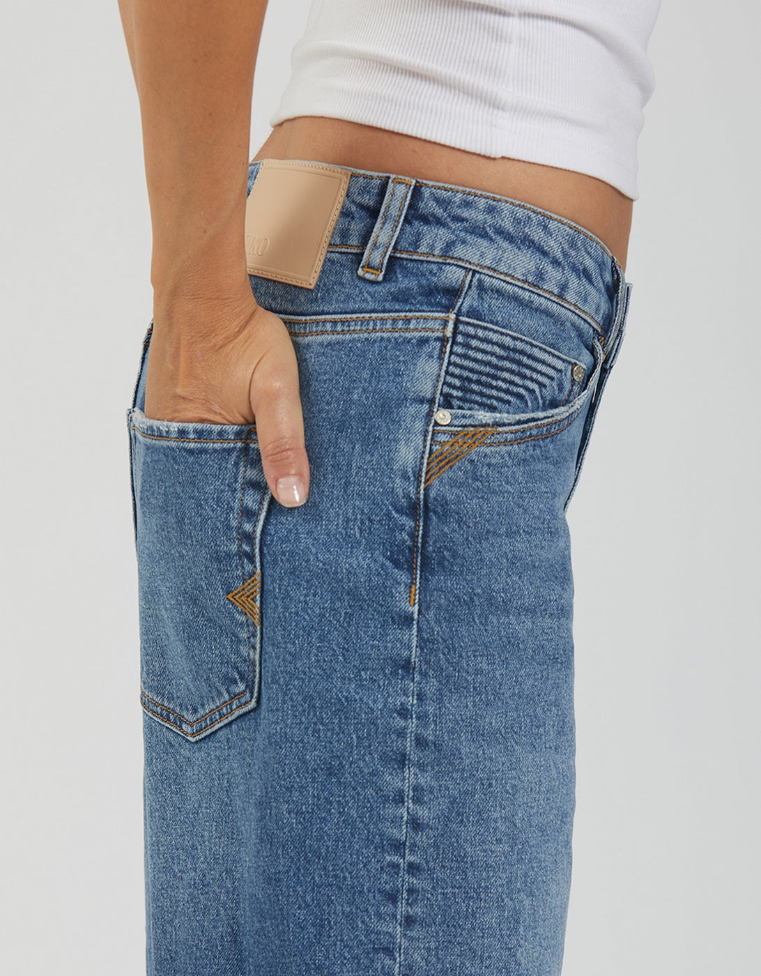 Gaia Loose Straight Jeans - Dnm V-378 - Women