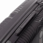 Detalle del asa lateral y del logo GYL en la maleta Signature plateada. #couleur_argent