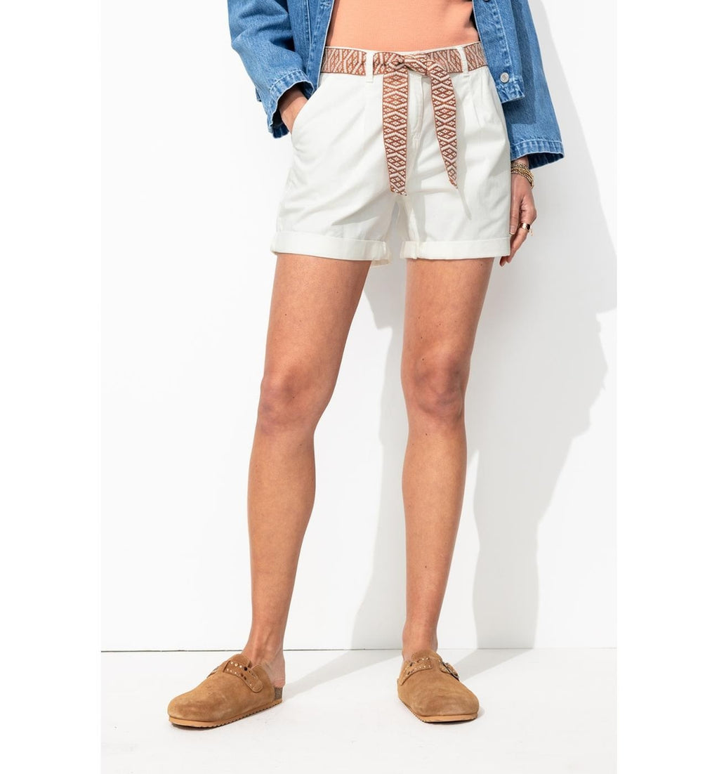 Shorts Plisados Con Cinturón - Blanco Claro Liso