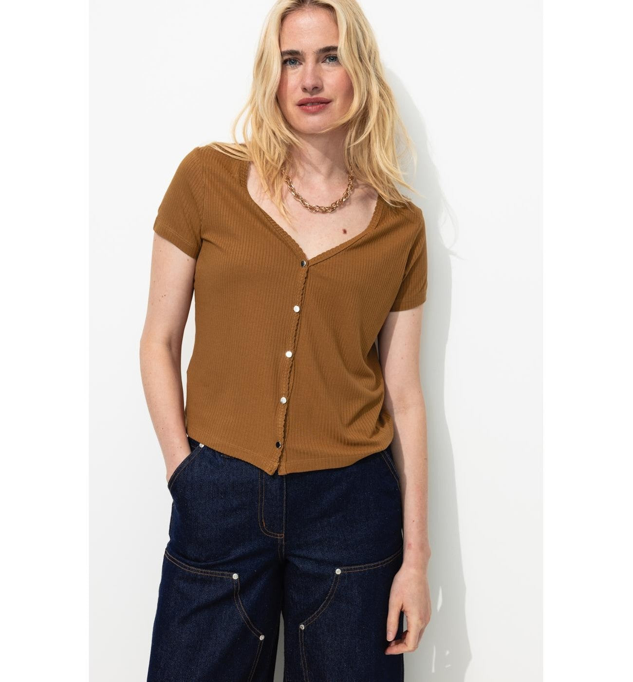 Camiseta de canalé con cuello en V para mujer - Plain Dark Greige