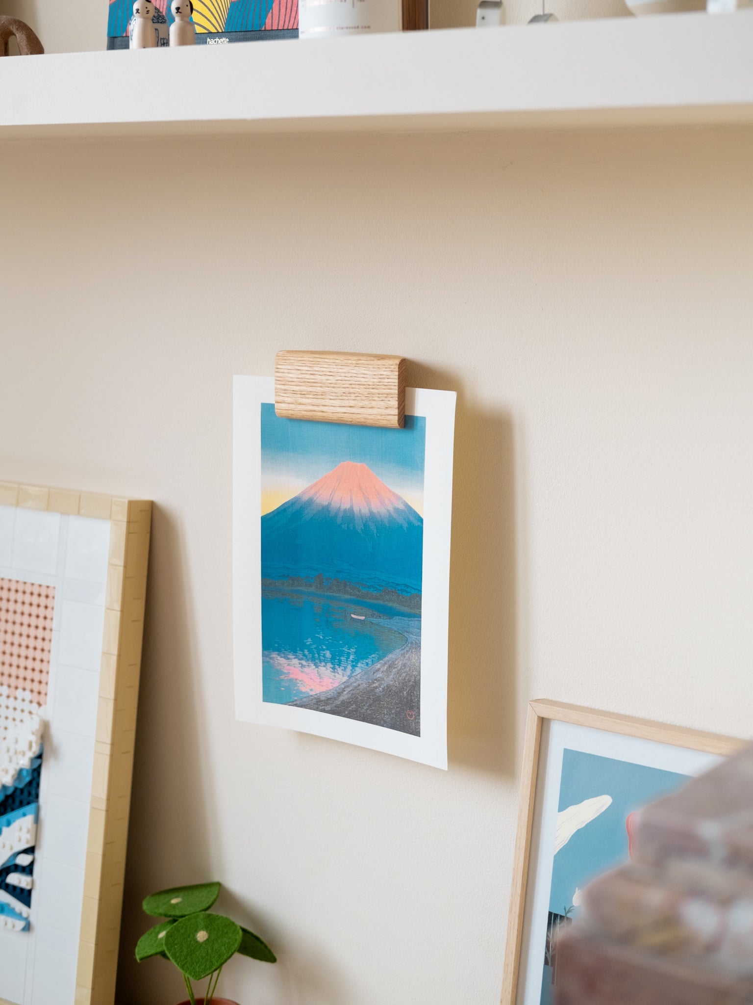 Raisin Poster Holder