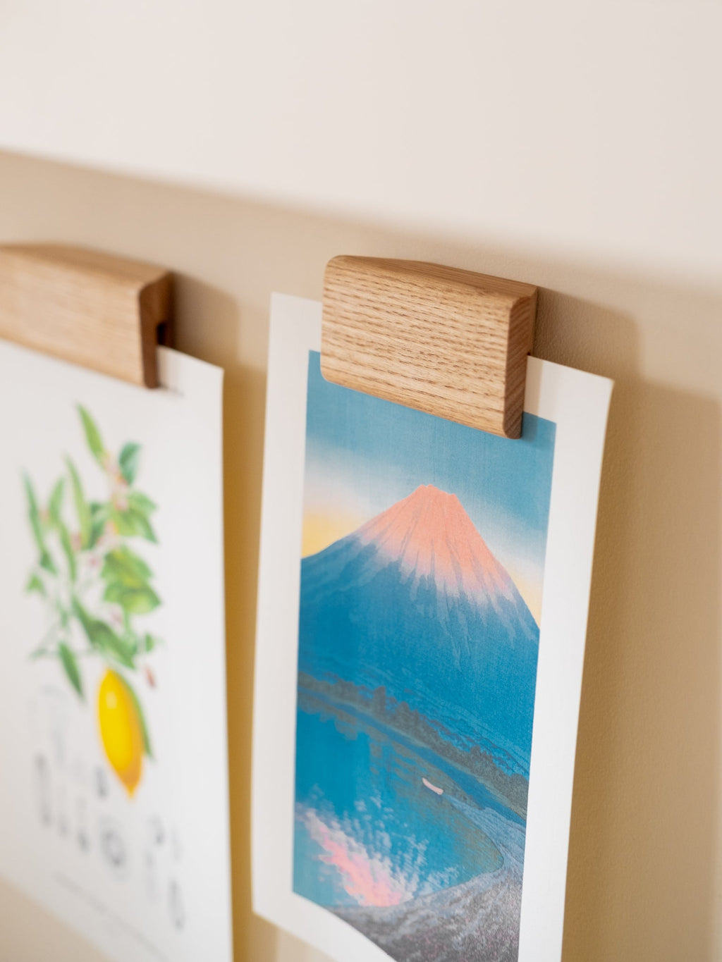 Raisin Poster Holder