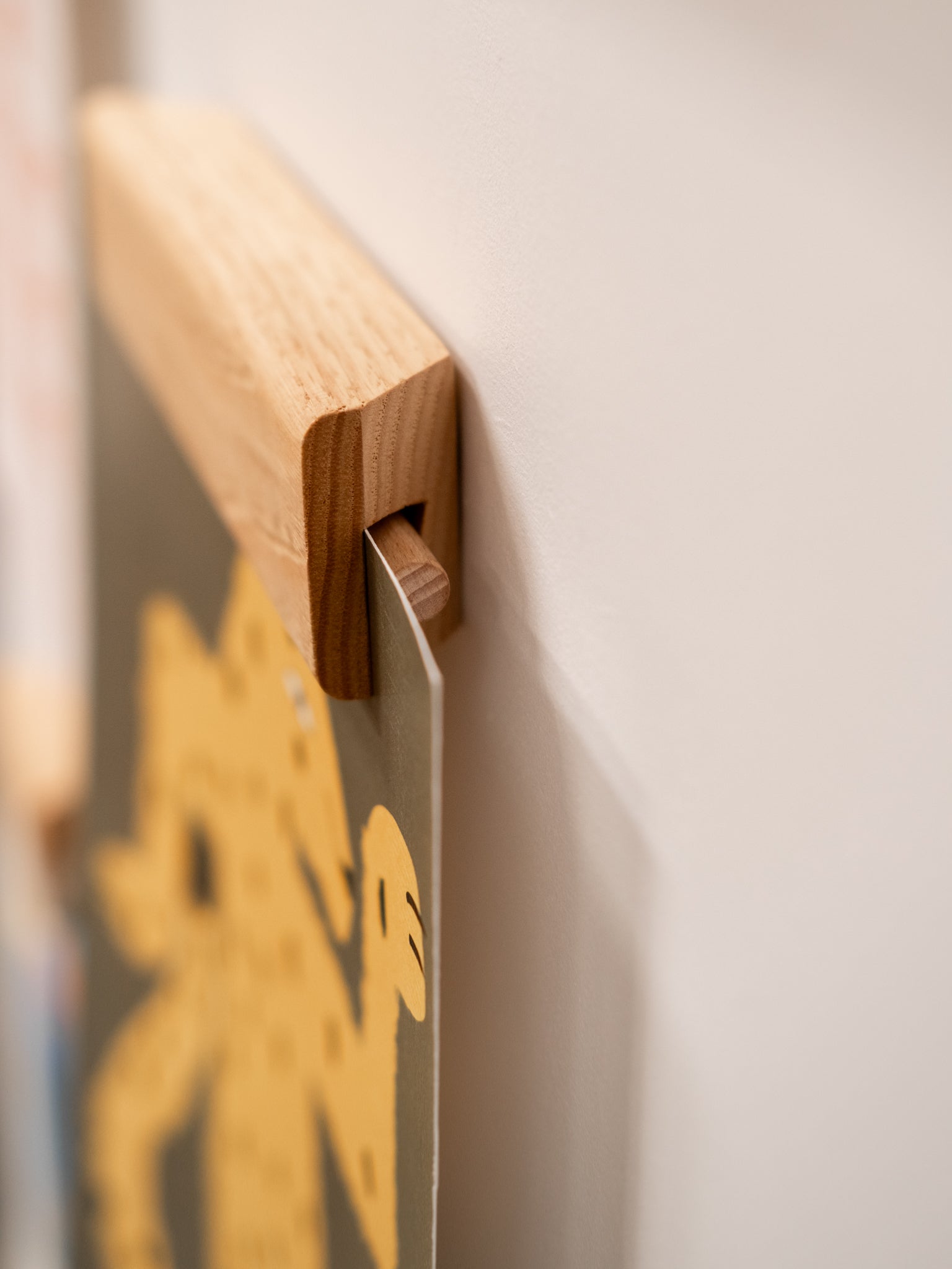 Raisin Poster Holder