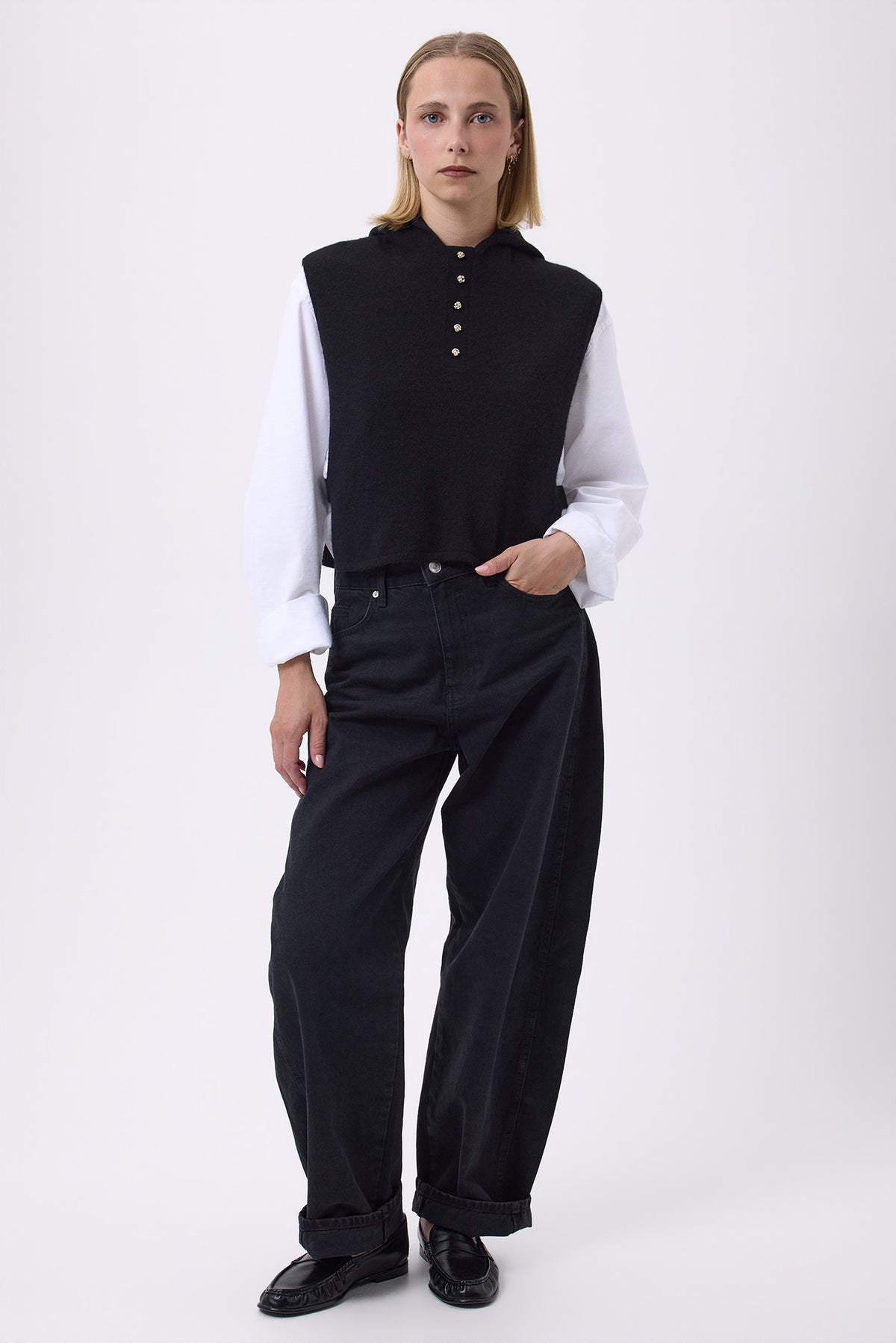 Kapuzen-Plastron mit goldenen Knöpfen Halo – Schwarz – Damen
