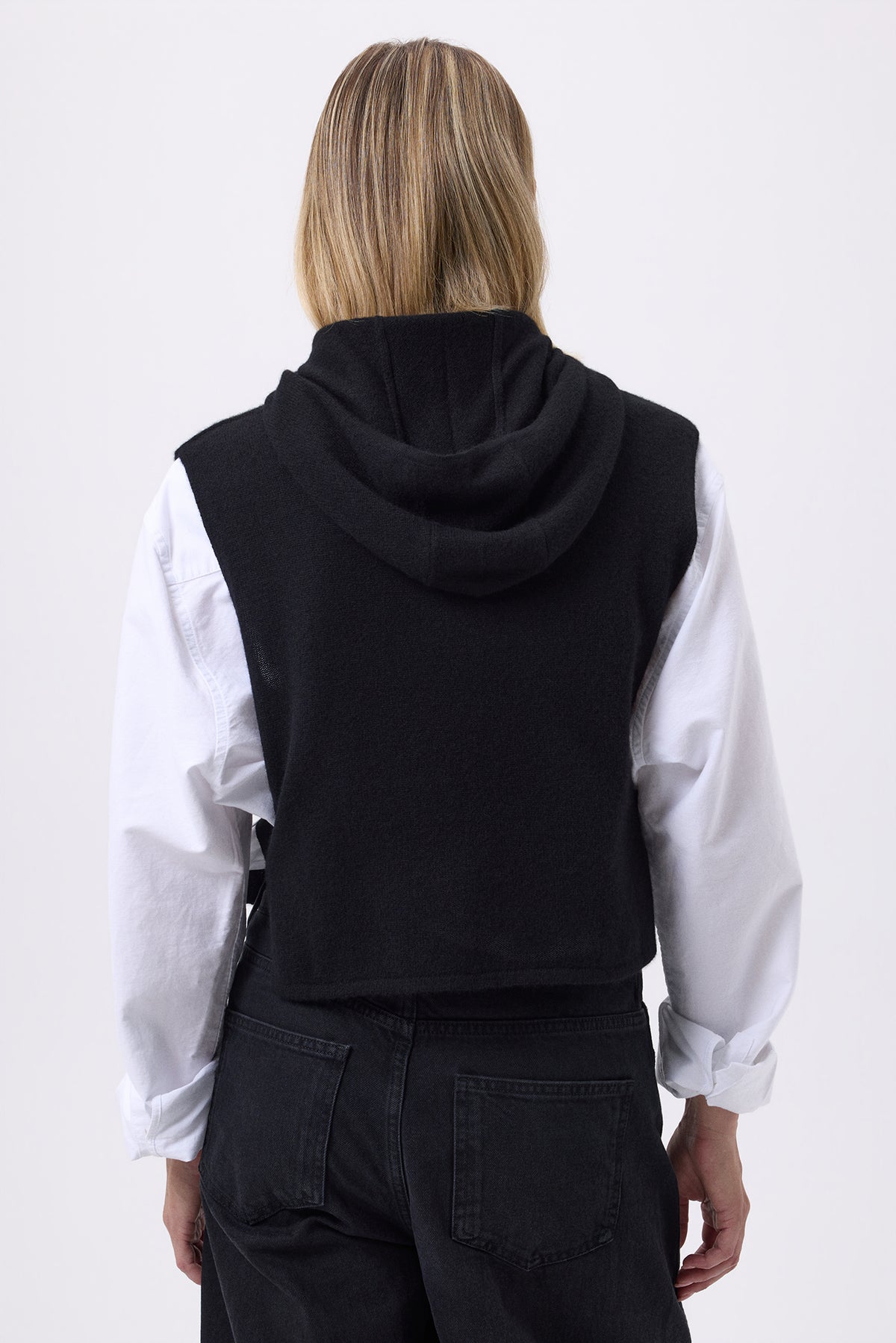 Kapuzen-Plastron mit goldenen Knöpfen Halo – Schwarz – Damen