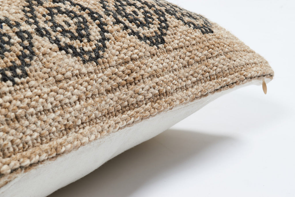 Funda de cojín redonda negra con estampado efecto yute natural Alfombras Nazar
