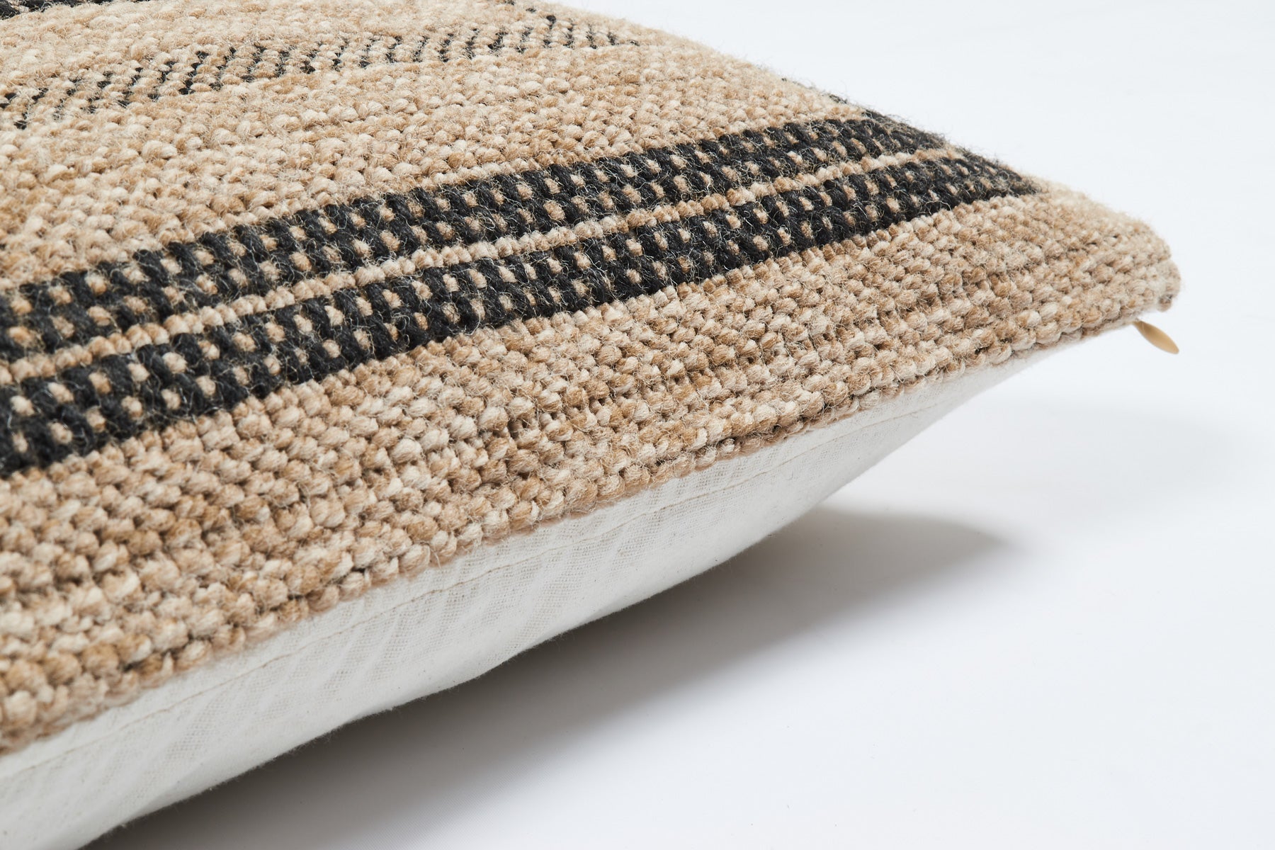 Funda de cojín rectangular negra con efecto yute natural Alfombras Nazar
