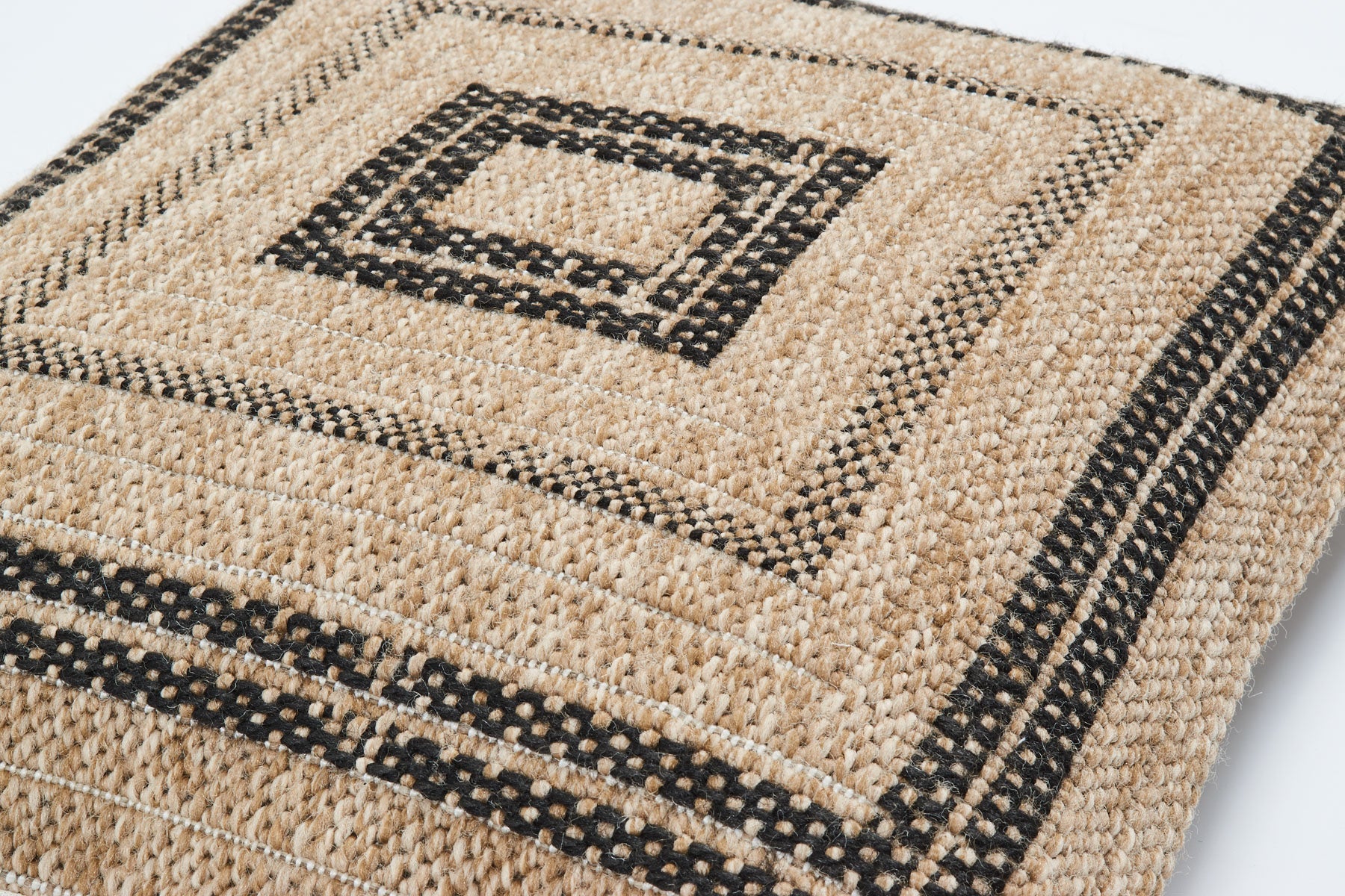 Funda de cojín rectangular negra con efecto yute natural Alfombras Nazar