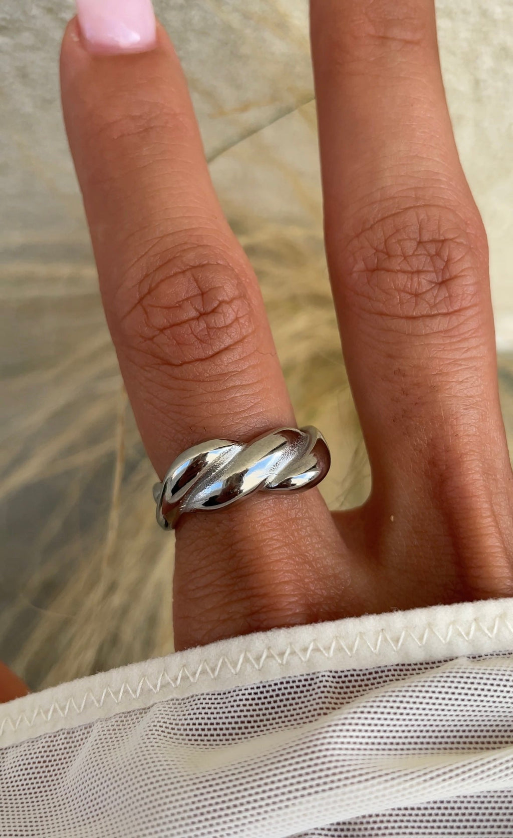 Anello intrecciato