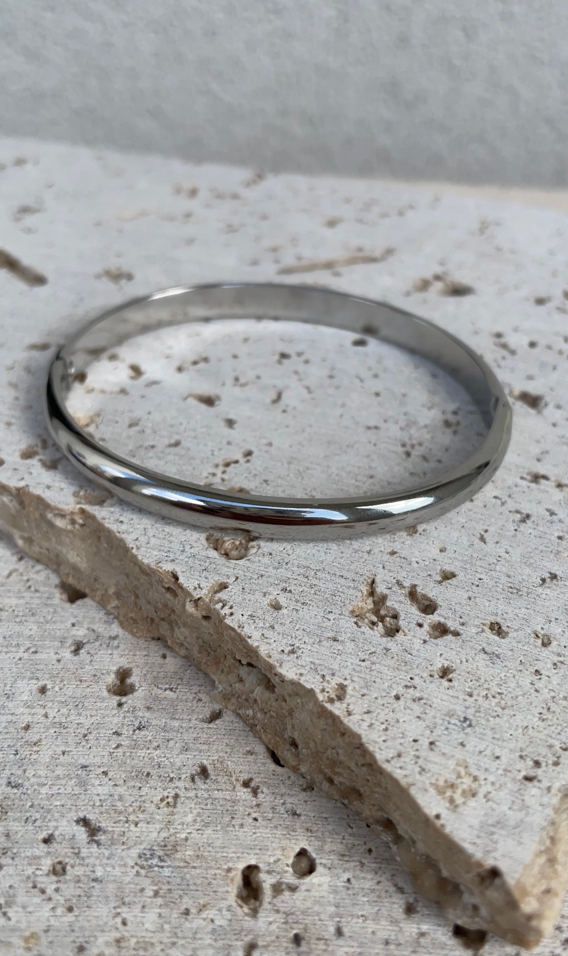 Bracciale semplice rigido