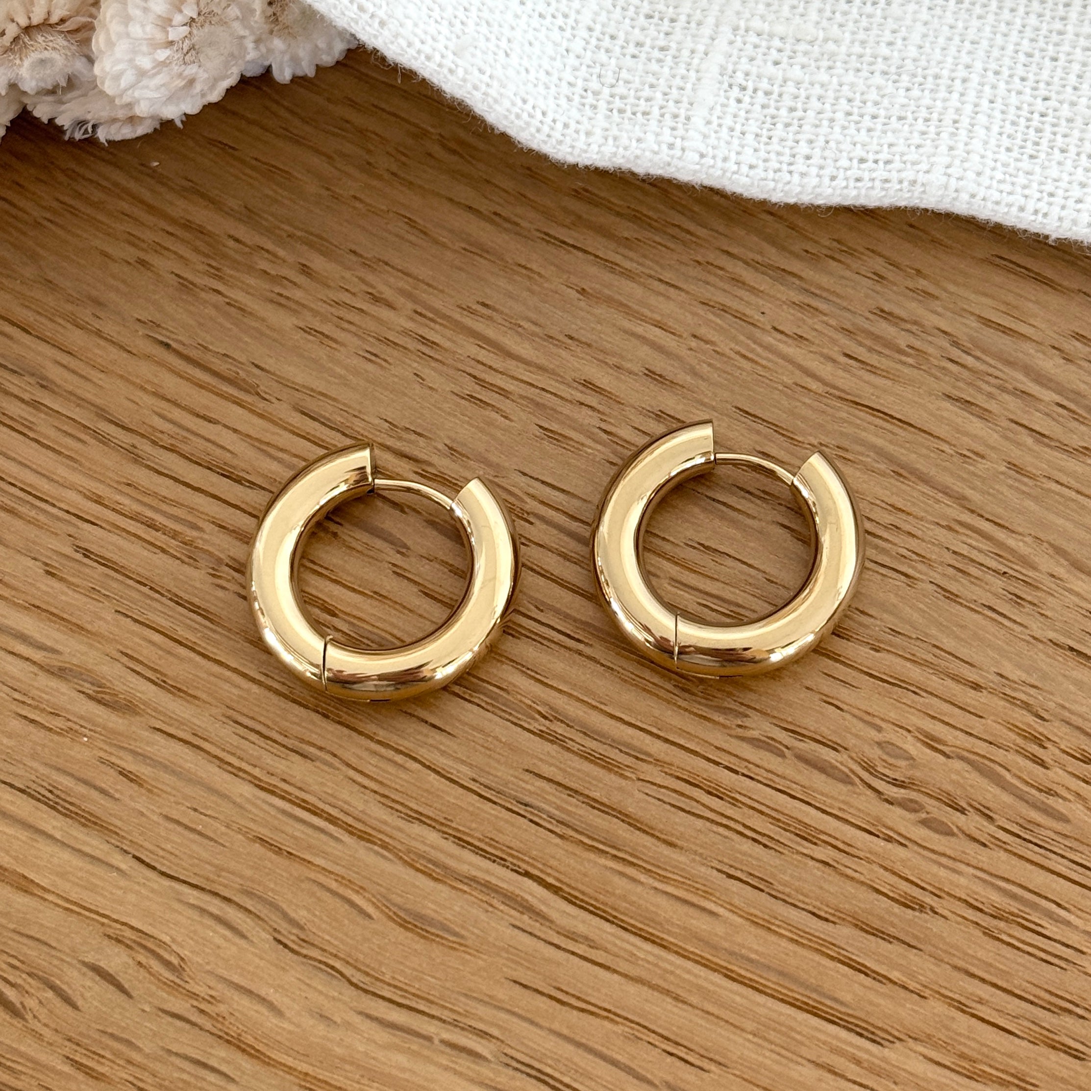 “Stelo” Hoop Earrings Golden Steel