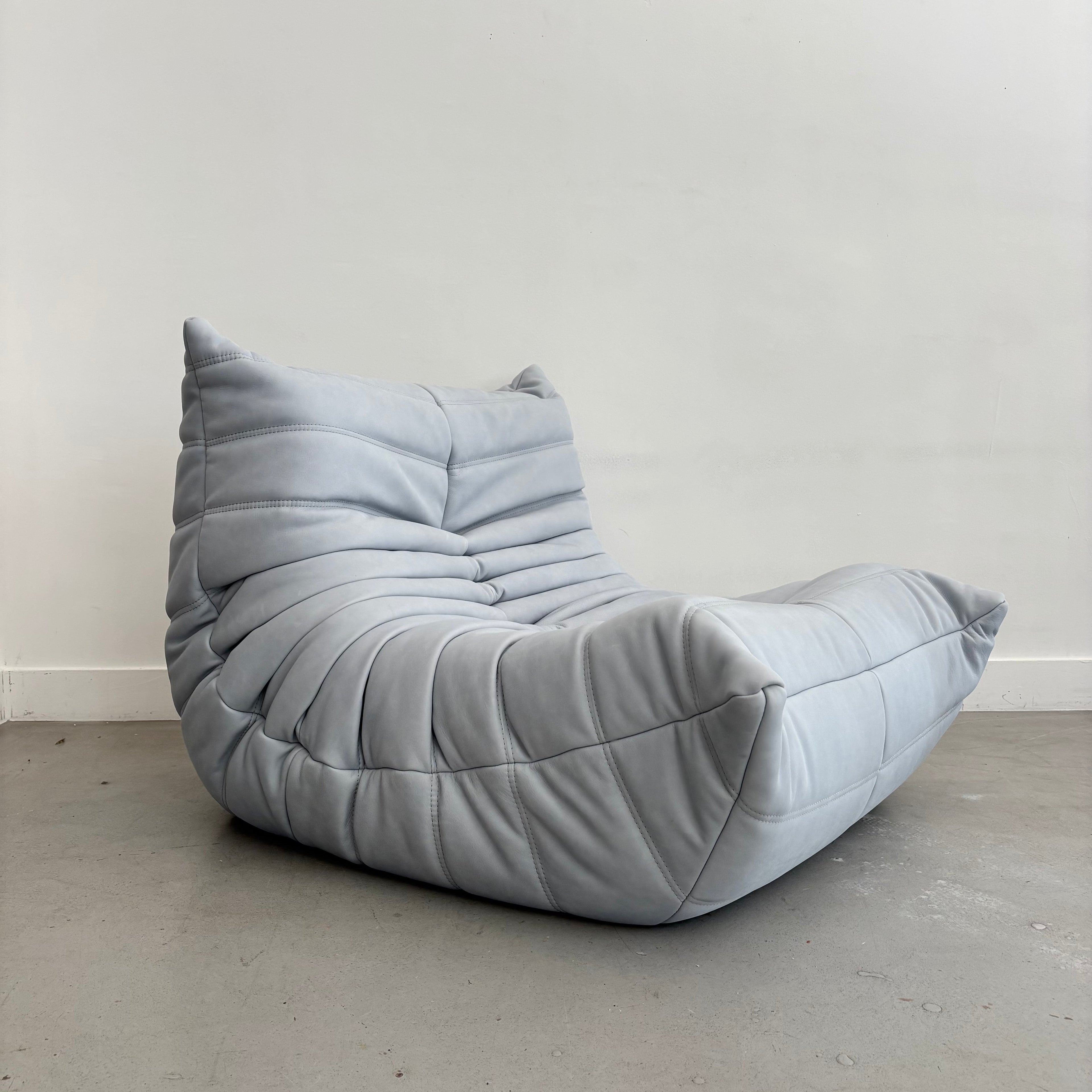 Chauffeuse Togo por Michel Ducaroy para Ligne Roset