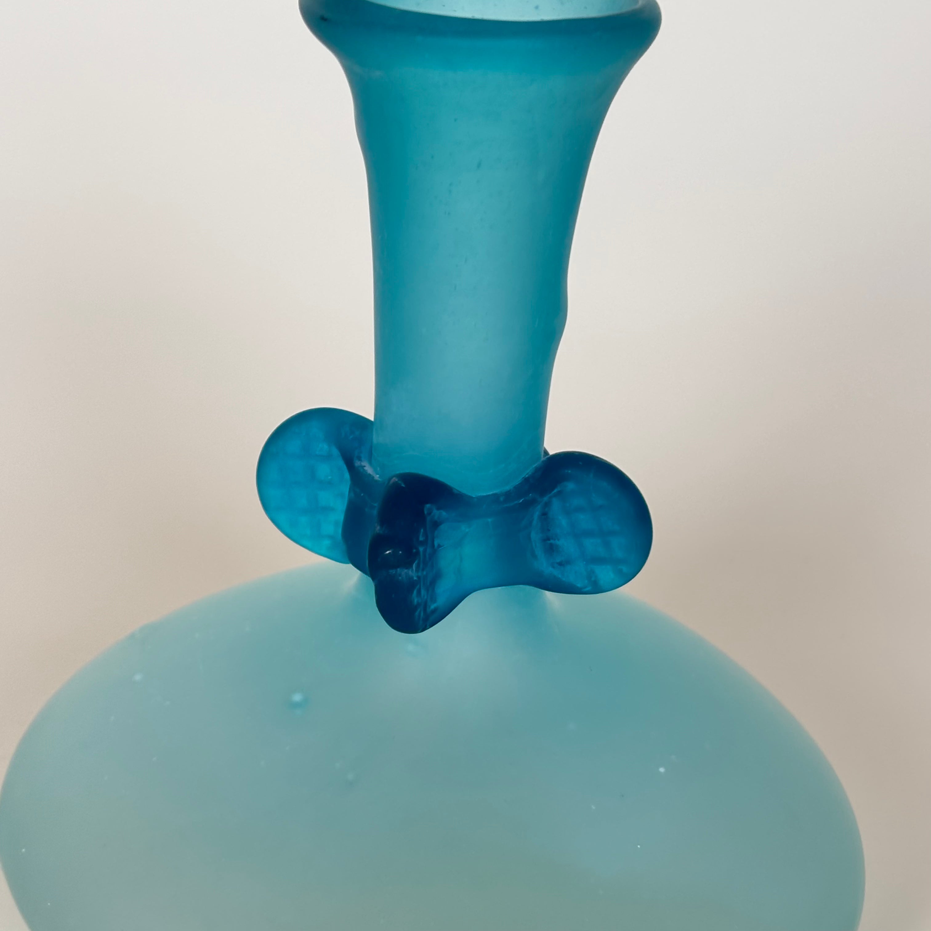 Vase En Pate De Verre Bleu