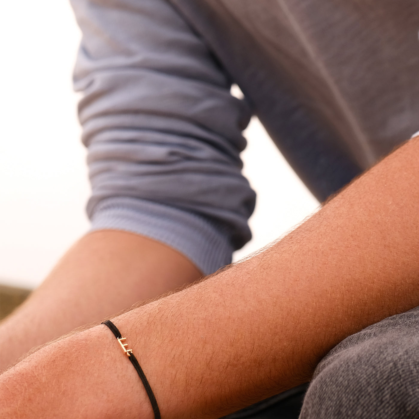 Pulsera E - Dorado - Negro