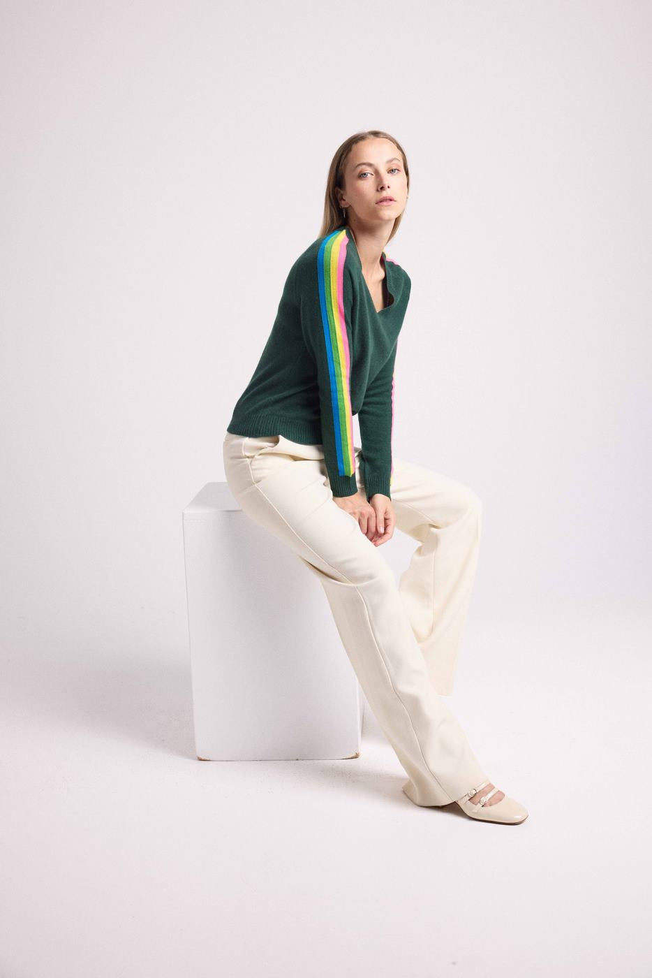 Pull Col V Bandes Arc En Ciel Manches Java - Vert Bouteille